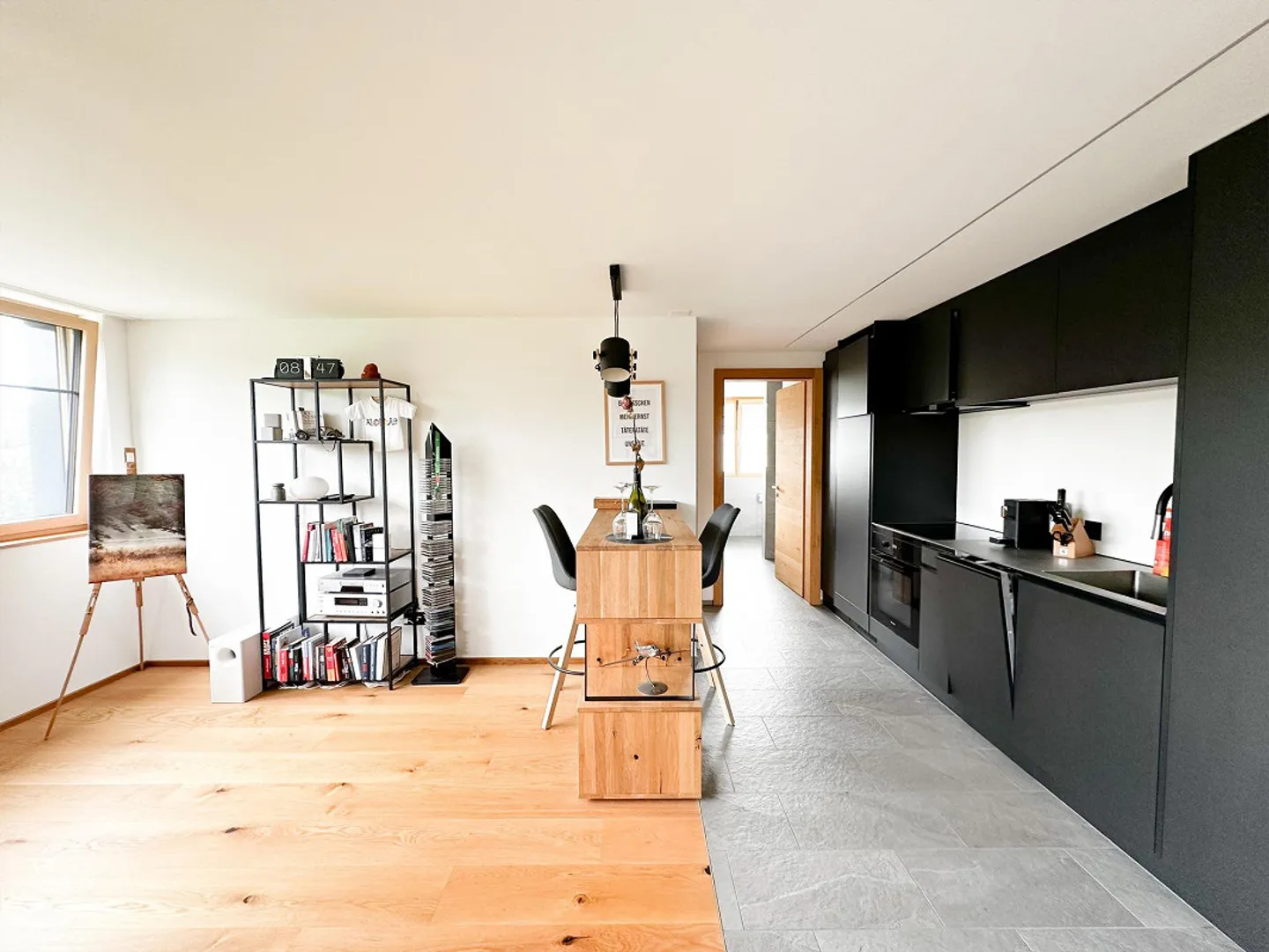 Charming 2.5-room apartment with nature view in Teufen - Photo 2 of 11