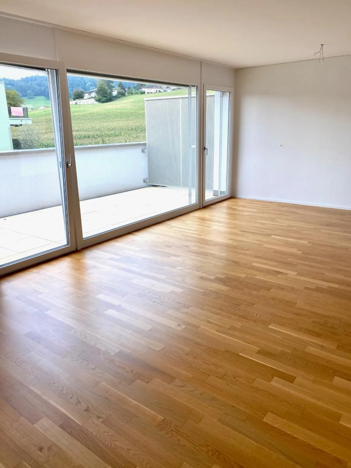 Geräumige Wohnung mit Terrasse - Foto 2 von 10