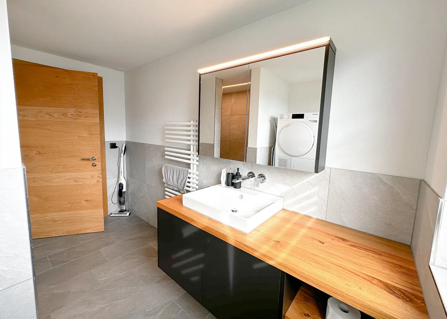 Charming 2.5-room apartment with nature view in Teufen - Photo 9 of 11