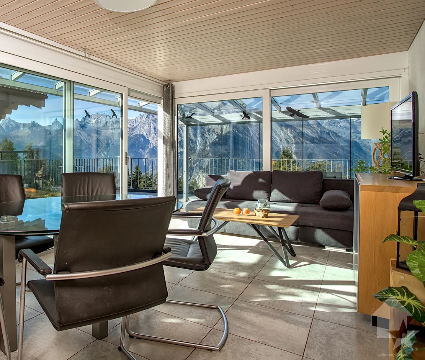 Beautiful 4.5-room apartment on the ground floor of a chalet - Photo 3 of 15