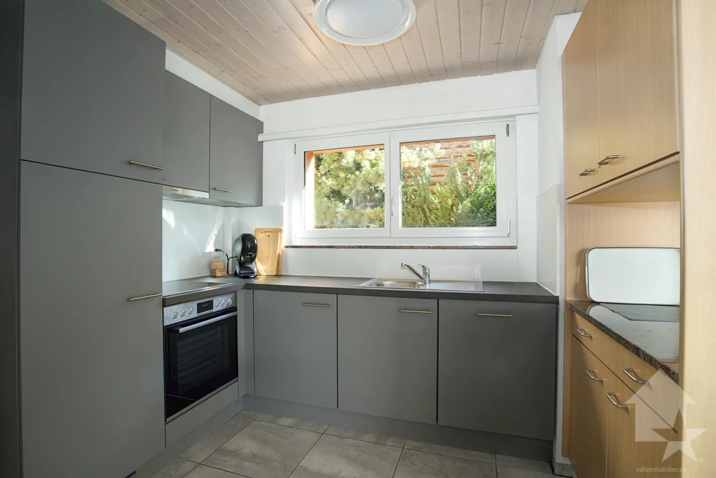 Beautiful 4.5-room apartment on the ground floor of a chalet - Photo 5 of 15