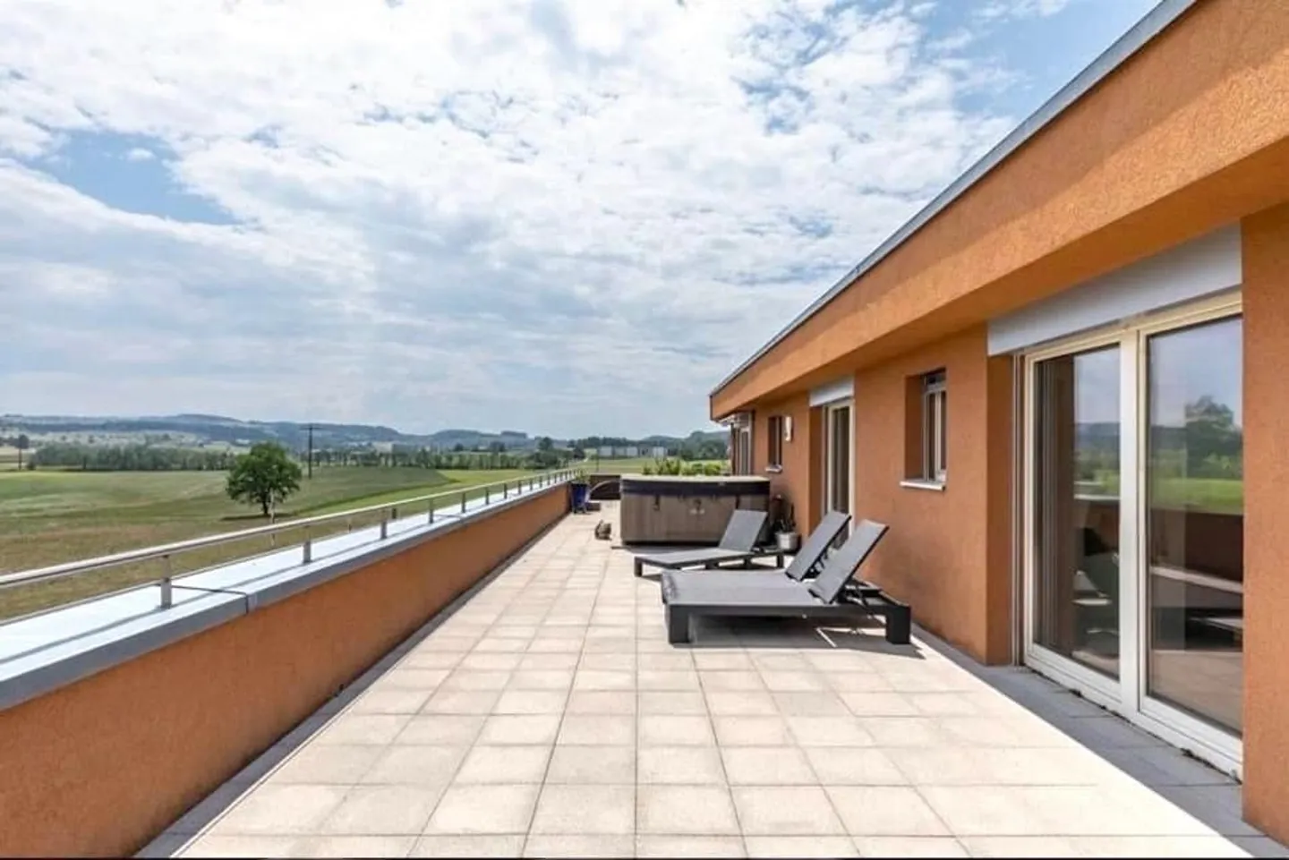 Bright penthouse 4.5 rooms with panoramic terrace and breathtaking view - Photo 2 of 6