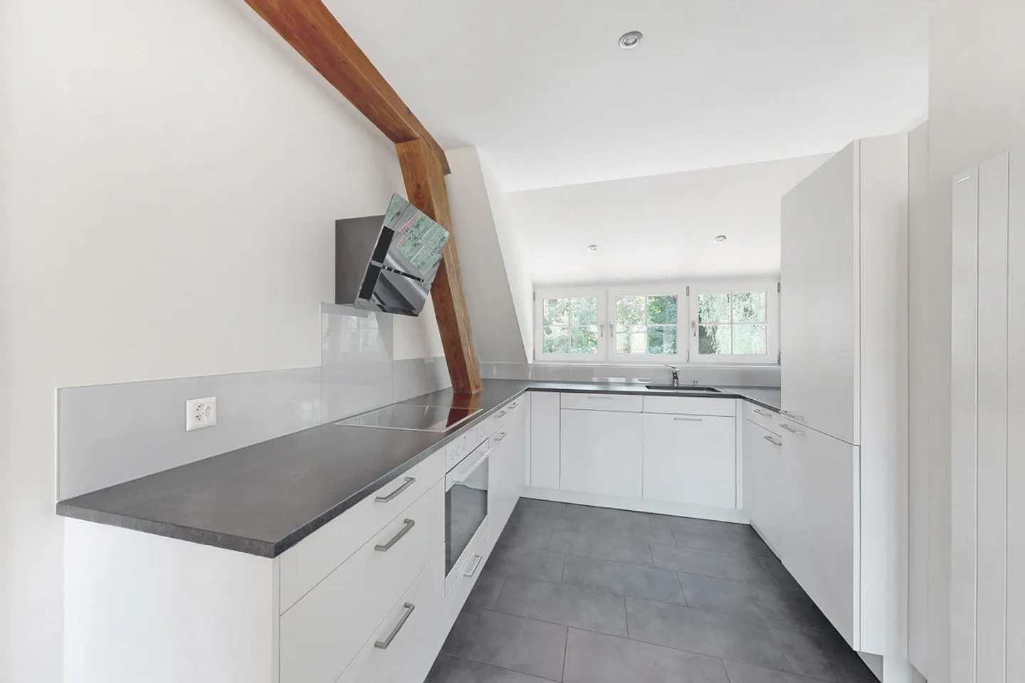 Jewelry for rent! - Photo 2 of 10