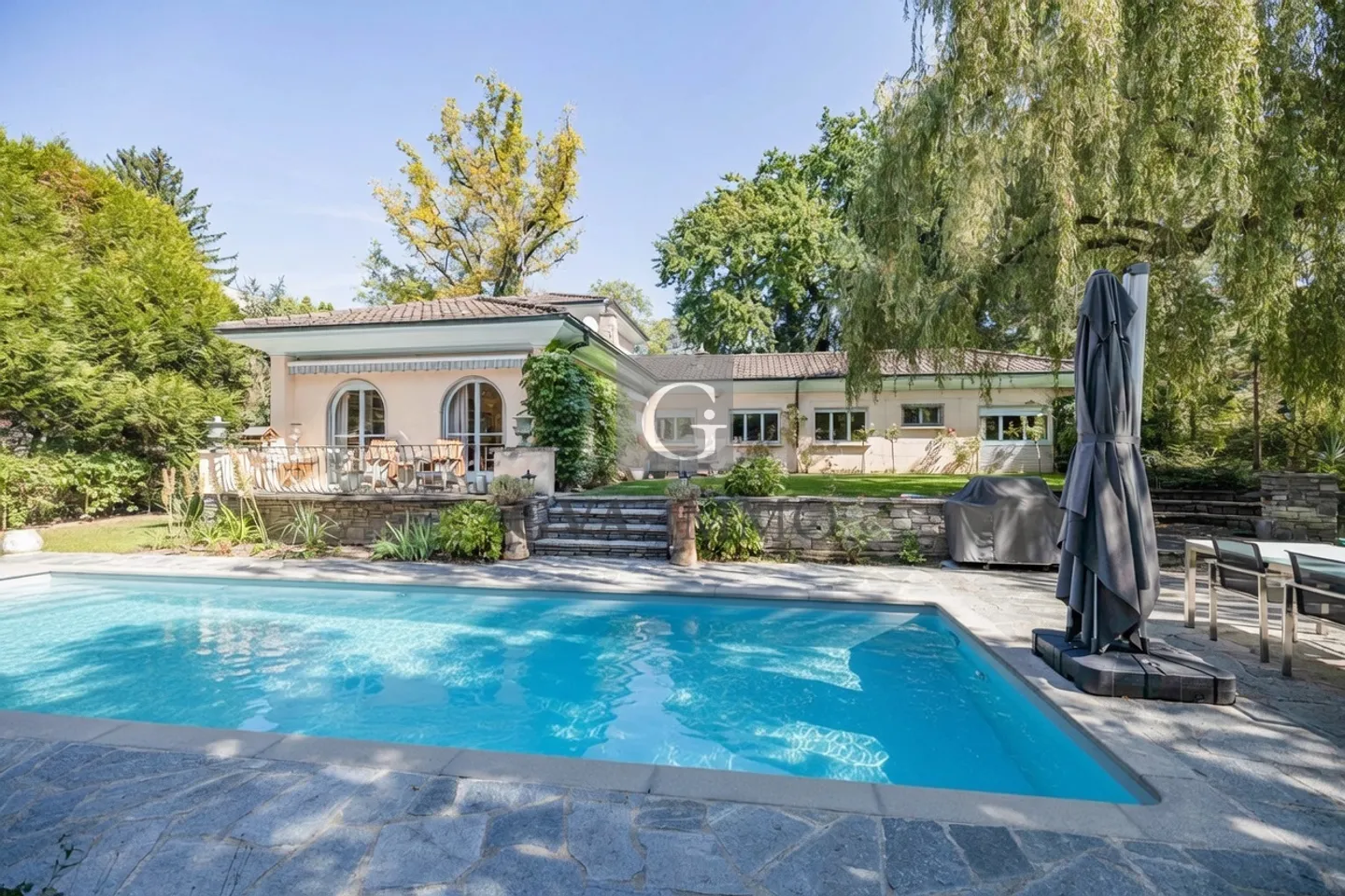Elegant Family Home in Chêne-Bougeries - Photo 1 of 12