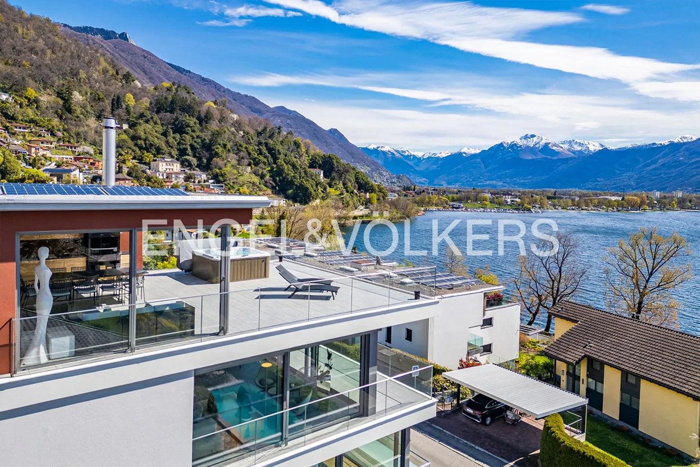 Un'oasi di lusso con vista sul lago e spa privata - Foto 1 di 17