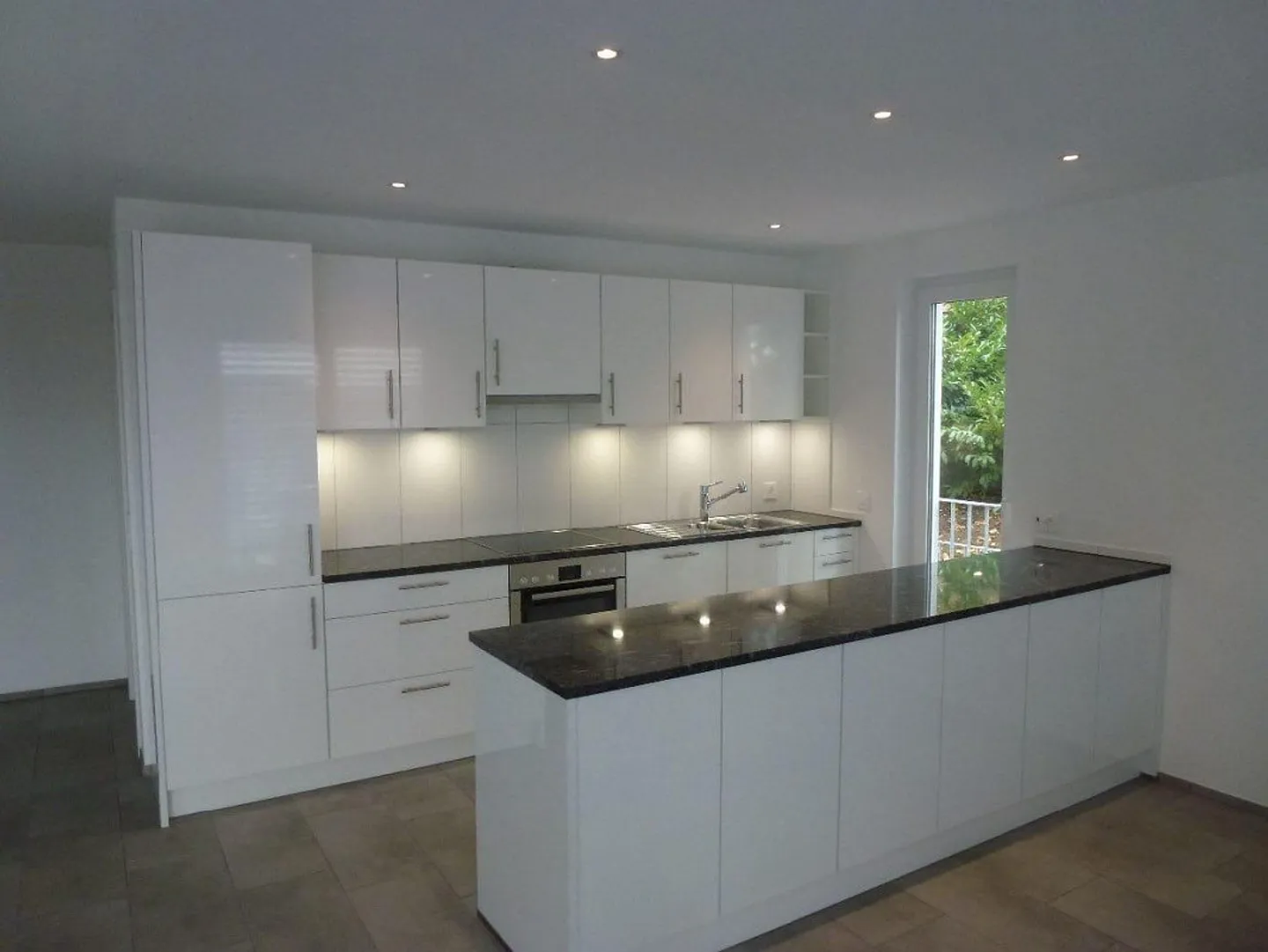 Immeuble collectif avec 18 appartements – 5,15 % de rendement, garantie locative pour... - Photo 3 sur 13