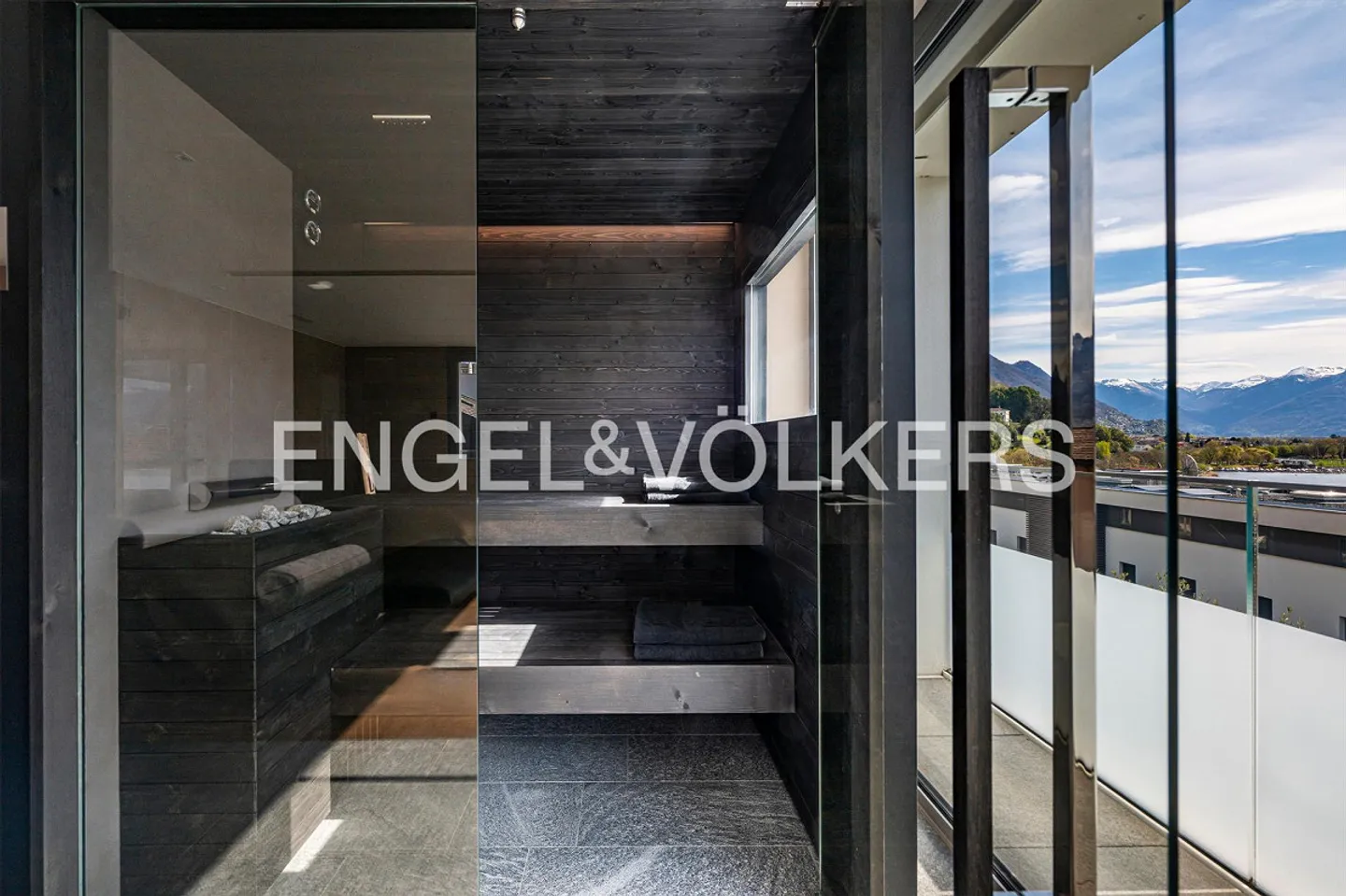 Un'oasi di lusso con vista sul lago e spa privata - Foto 12 di 17