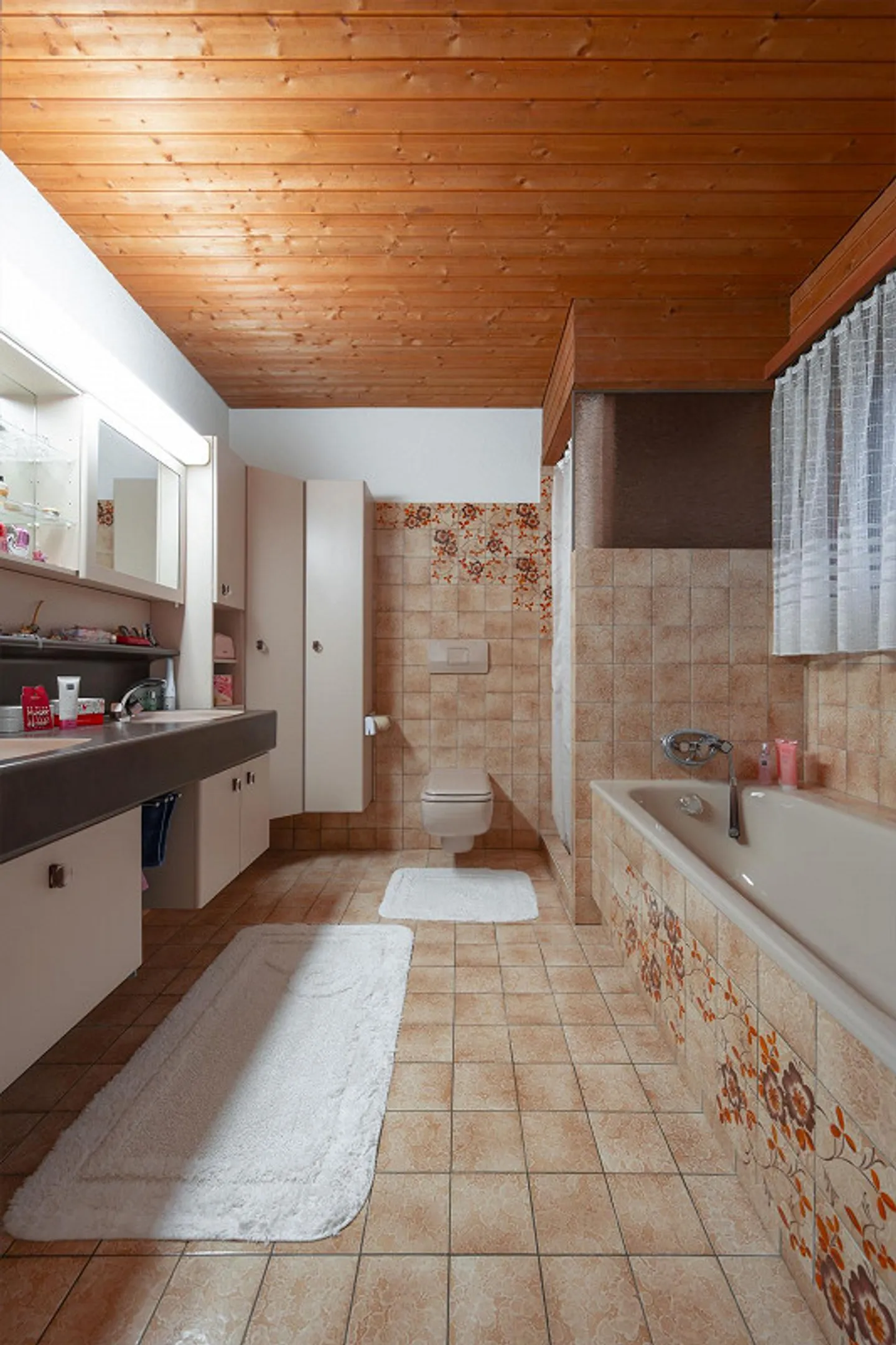 Geräumiges Einfamilienhaus mit Garage - Foto 8 von 9