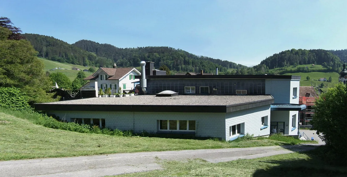Espace de stockage merveilleux avec élévateur et zone de transbordement - Photo 1 sur 10
