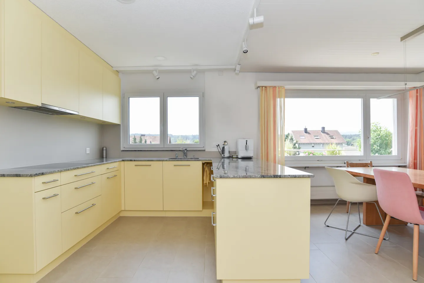 Geräumige Attikawohnung mit Terrasse - Foto 9 von 13
