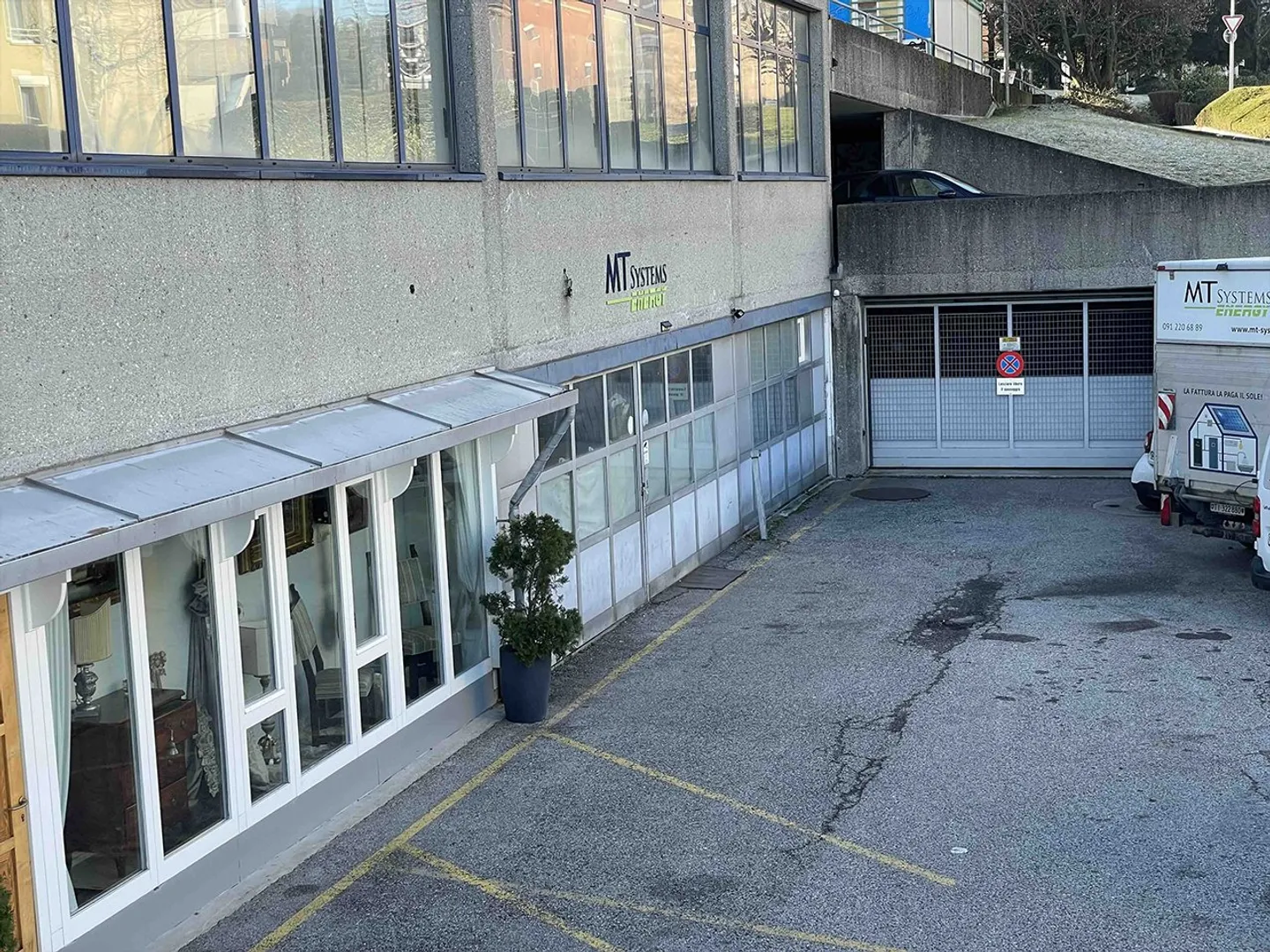 Approx. M2 275 Commercial Warehouse in Breganzona for Sale Ref. 0384 - Photo 1 of 5