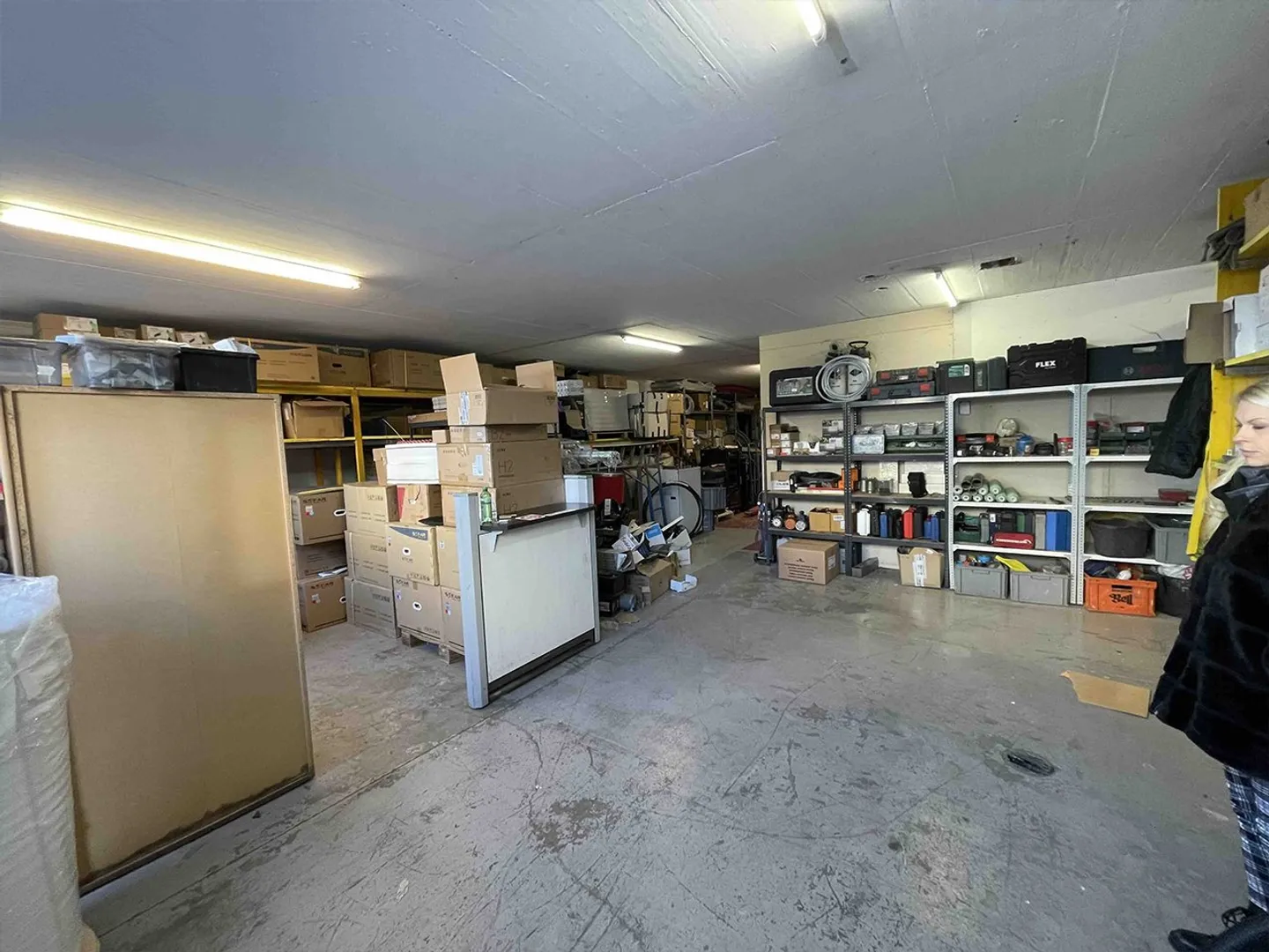 Approx. M2 275 Commercial Warehouse in Breganzona for Sale Ref. 0384 - Photo 3 of 5