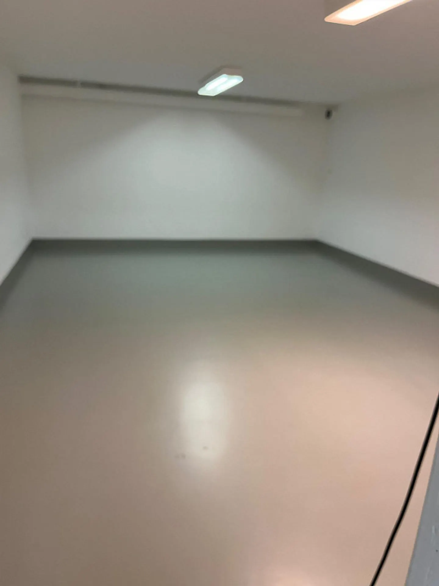 Espace de stockage merveilleux avec élévateur et zone de transbordement - Photo 4 sur 10