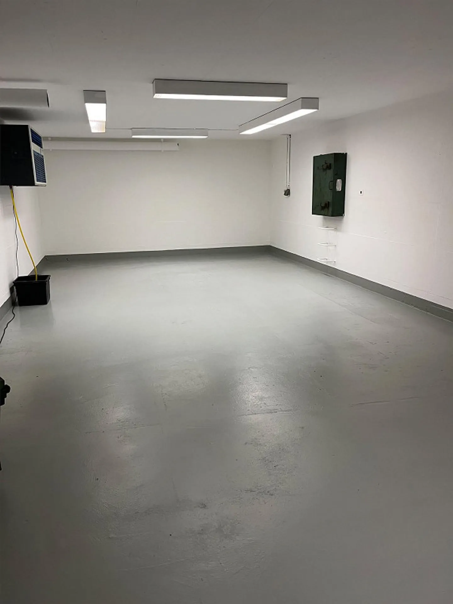 Espace de stockage merveilleux avec élévateur et zone de transbordement - Photo 7 sur 10