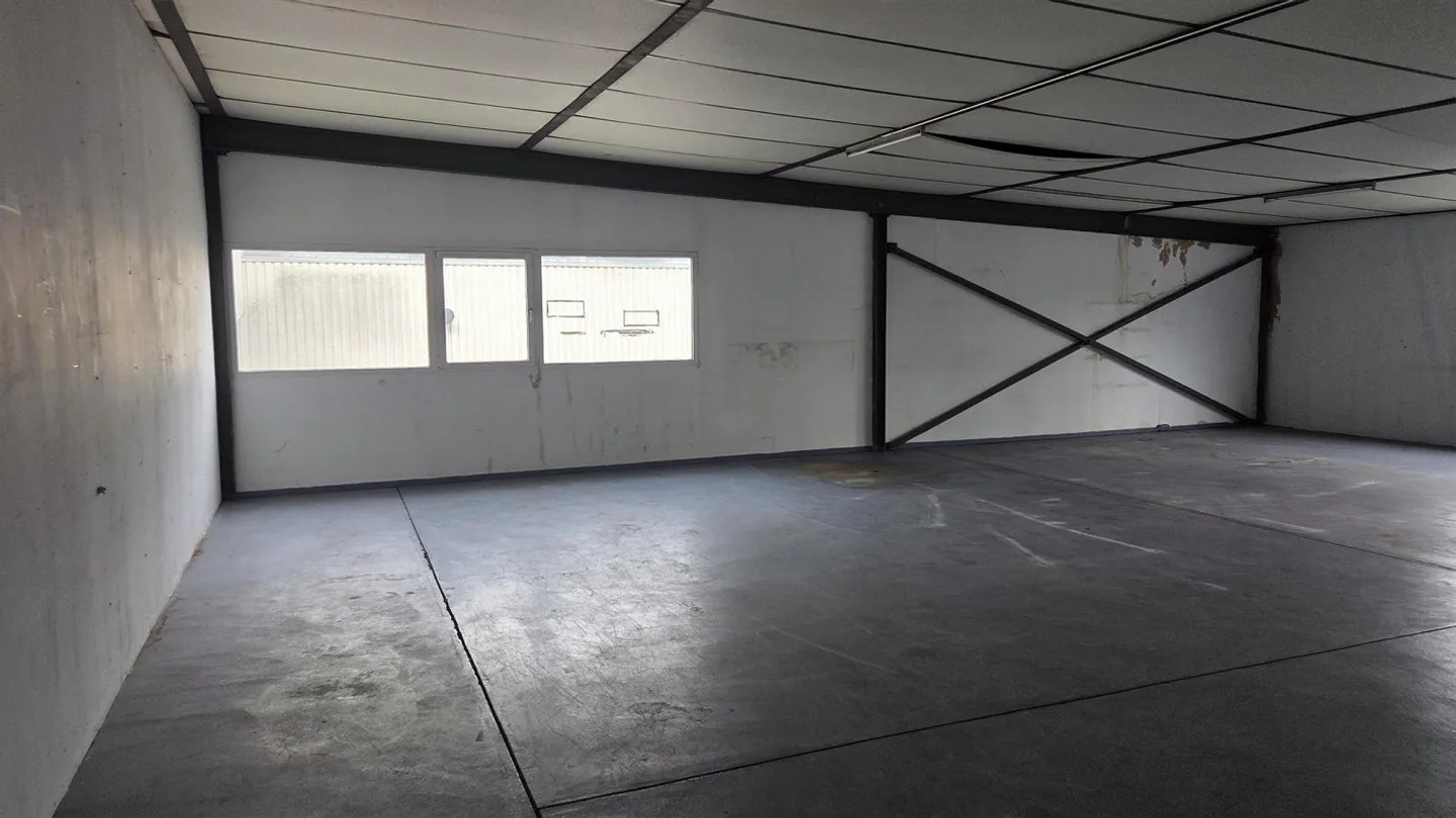 Geräumige Lagerfläche im 2. OG - Foto 2 von 2