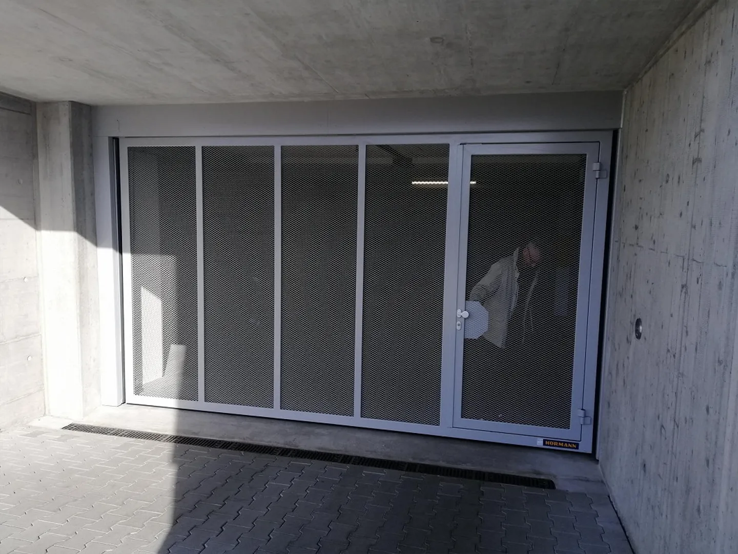 Geräumiger Parkplatz in Schwyz - Foto 2 von 7