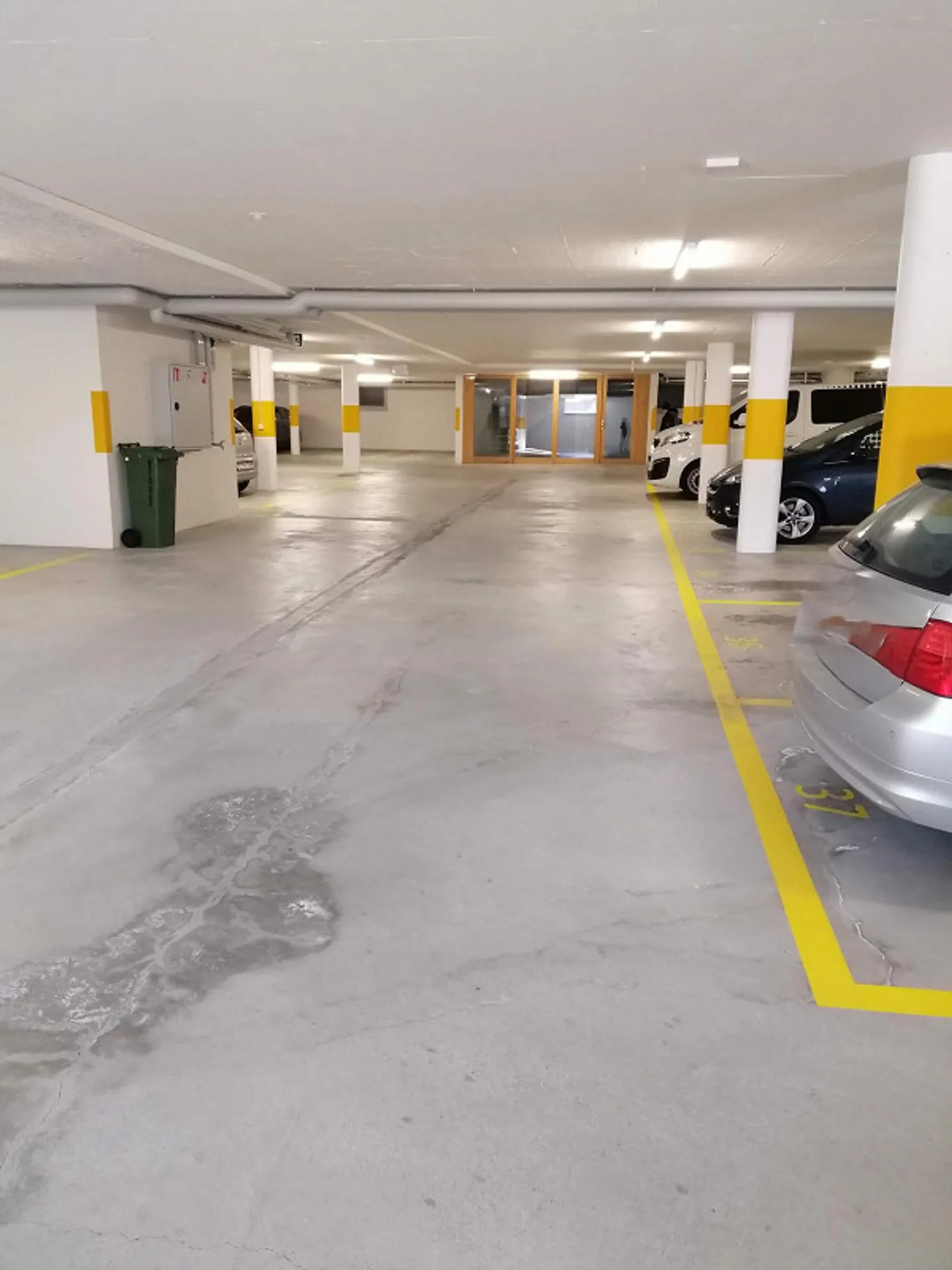 Geräumiger Parkplatz in Schwyz - Foto 6 von 7