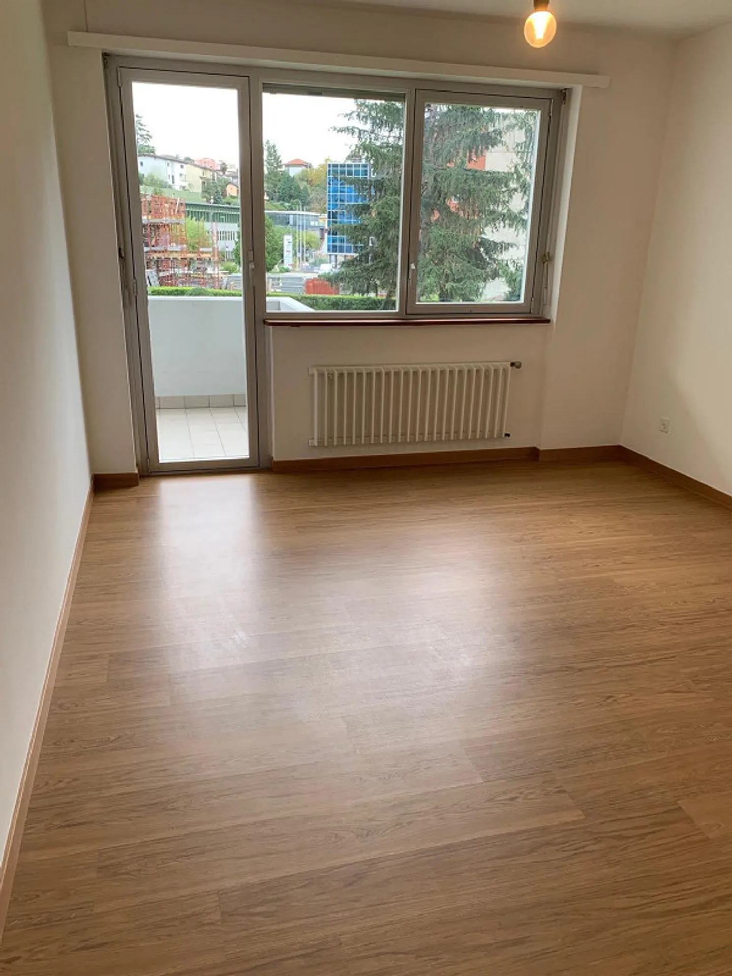 Appartement 2,5 pièces et place de parking - Photo 4 sur 5