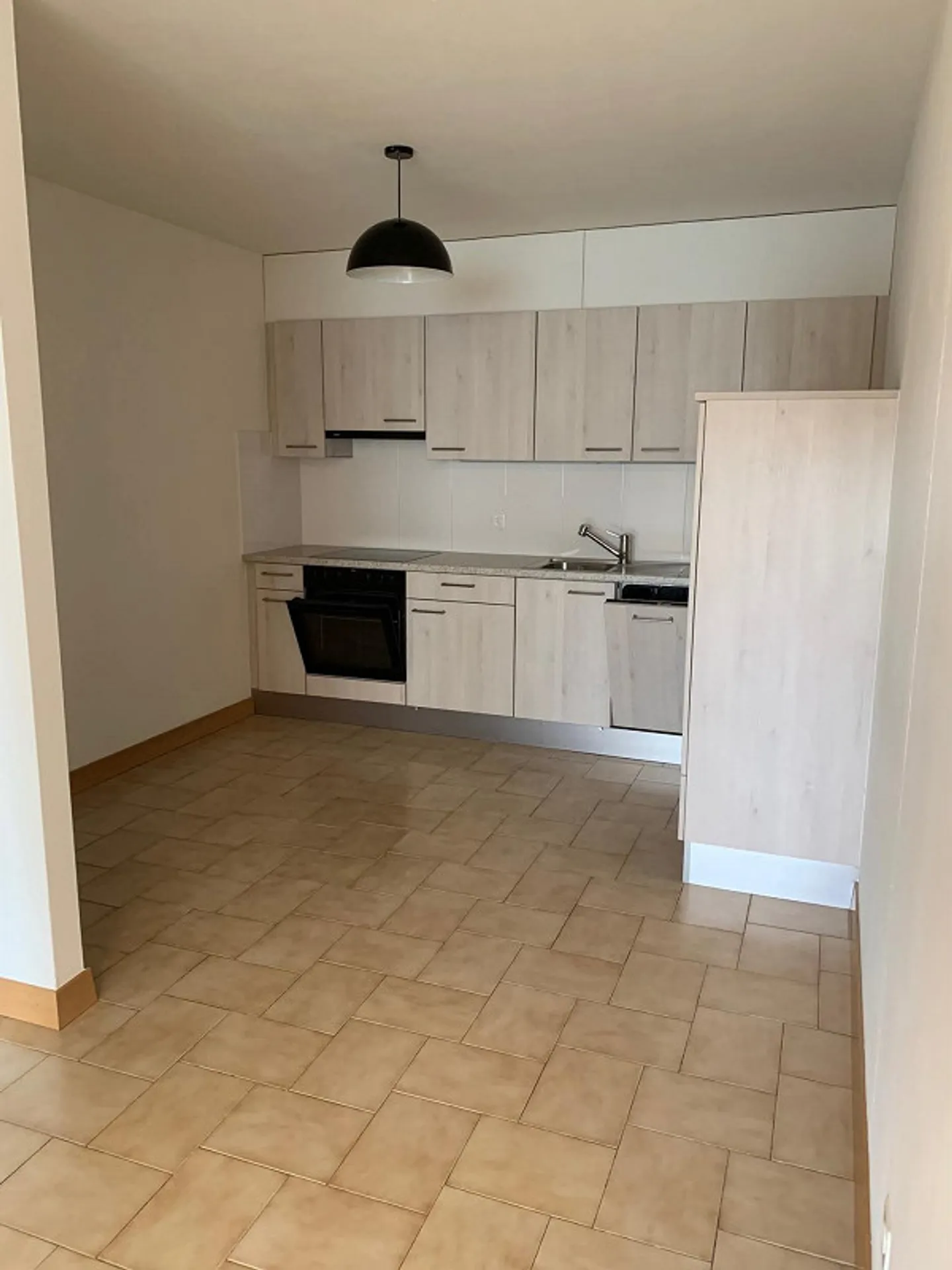 Appartement 2,5 pièces et place de parking - Photo 3 sur 5