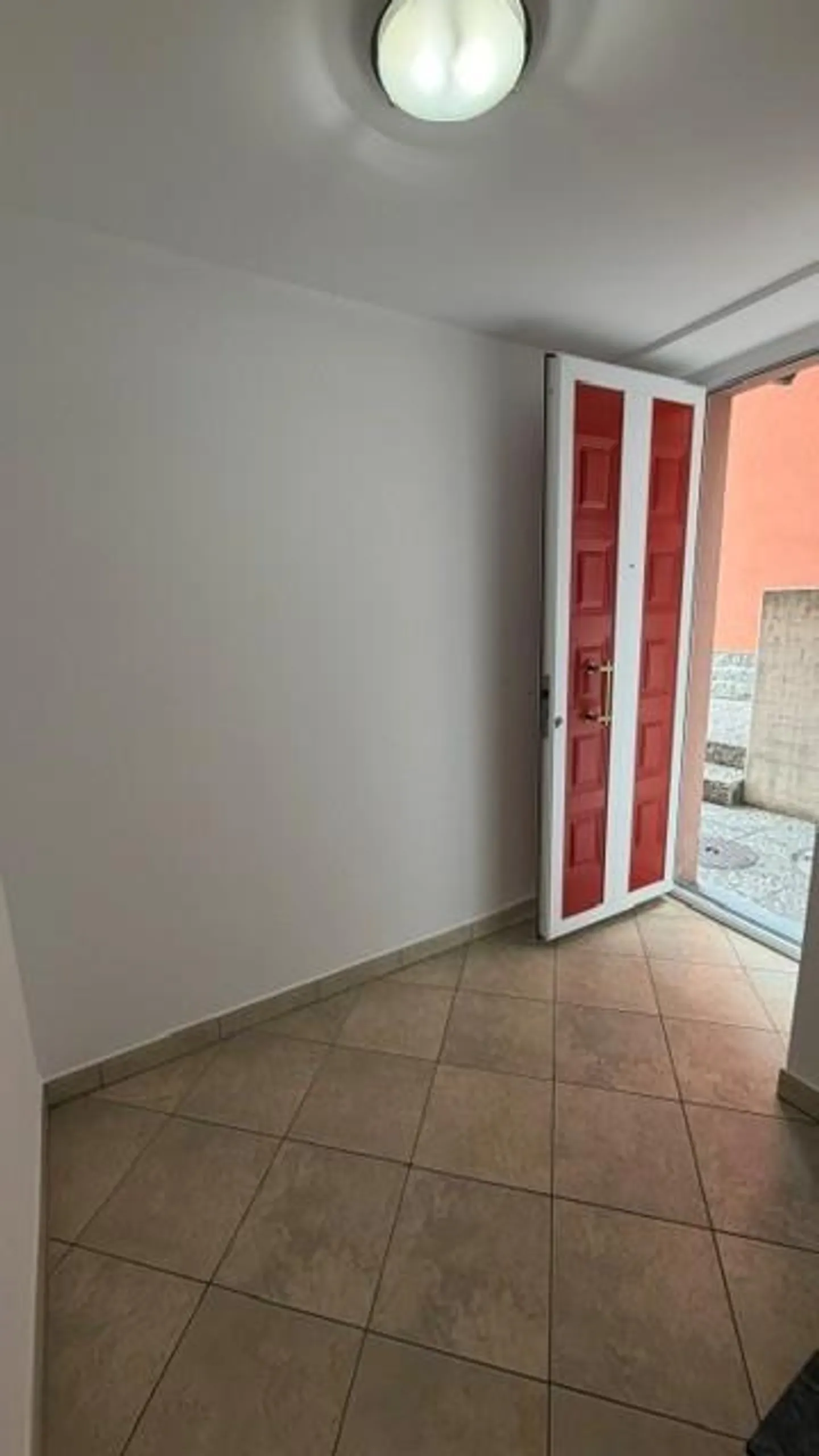 Groß, in einem ruhigen Viertel - Foto 14 von 14