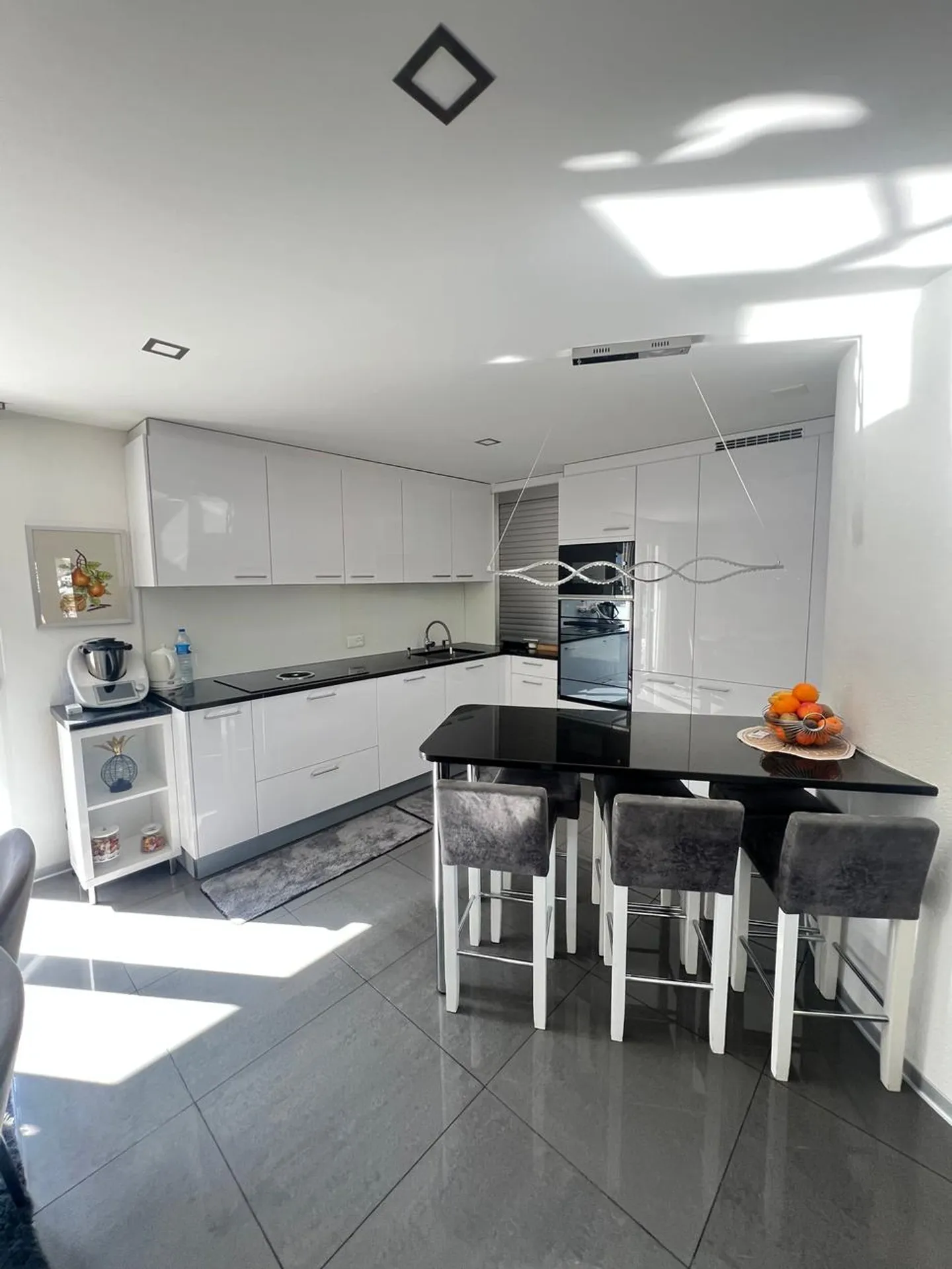 Magnifica villa moderna di 5,5 locali con grande giardino - Courtepin - Foto 4 di 13