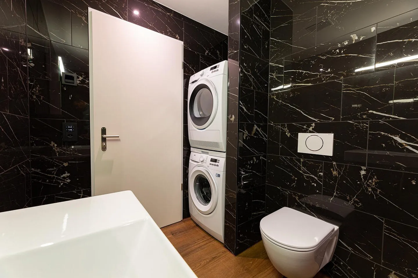 Exclusive, modern 4.5-room penthouse apartment with stunning views - Photo 2 of 11