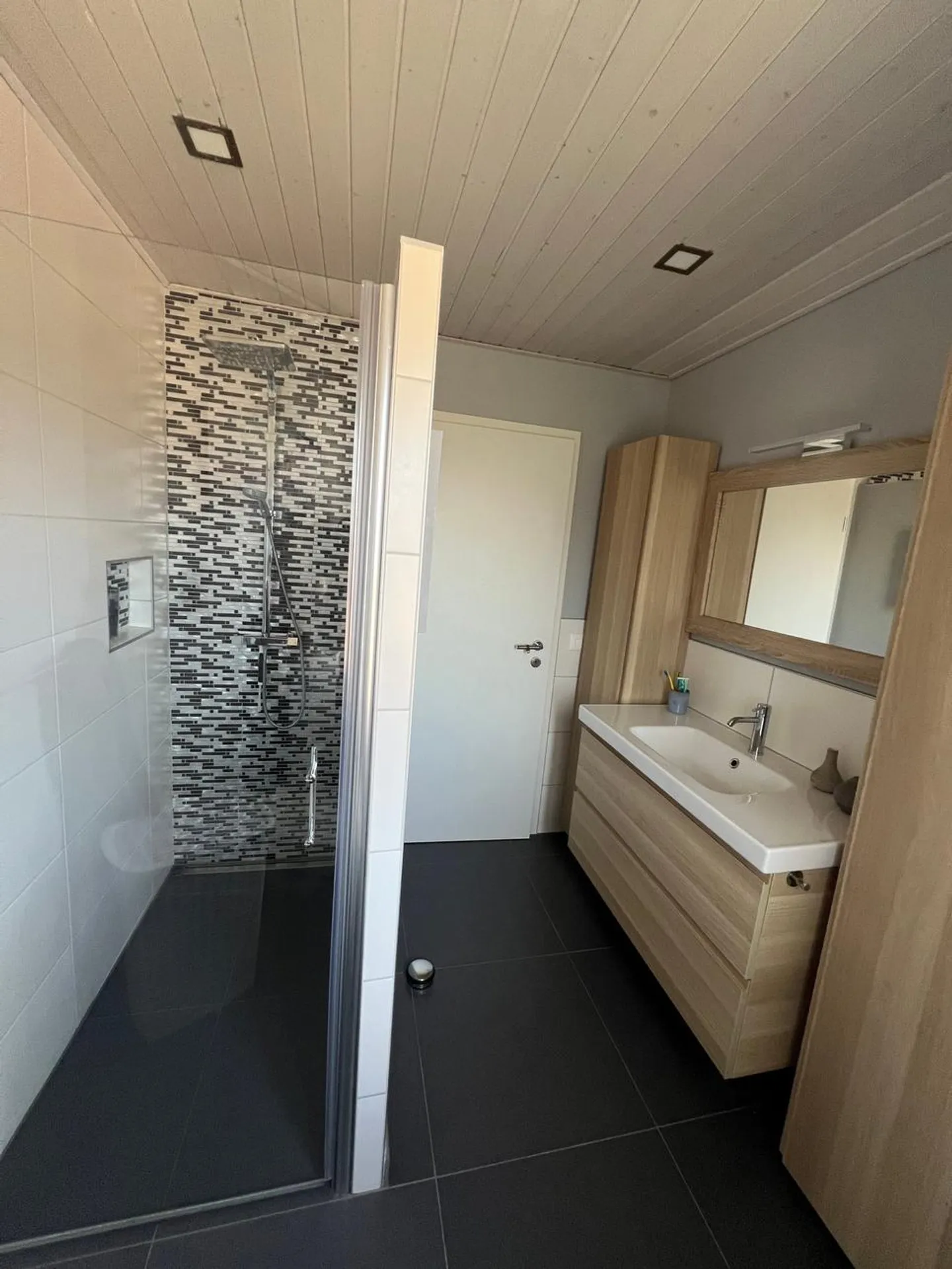 Magnifica villa moderna di 5,5 locali con grande giardino - Courtepin - Foto 8 di 13