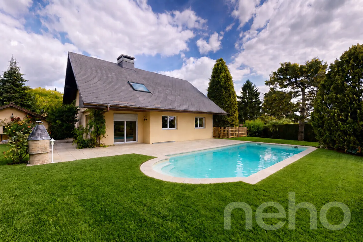 Charmantes Haus mit Pool - Foto 1 von 12