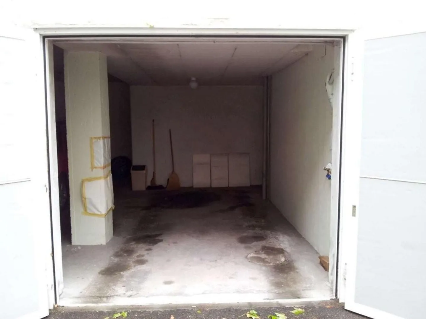 Place de parking dans un garage double dans le quartier Sevogel - Photo 2 sur 2