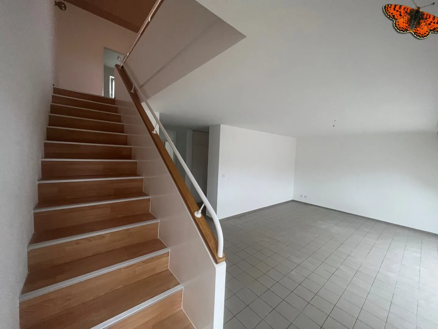 4½ room duplex in Châtel-St-Denis, bright and warm - Photo 3 of 12