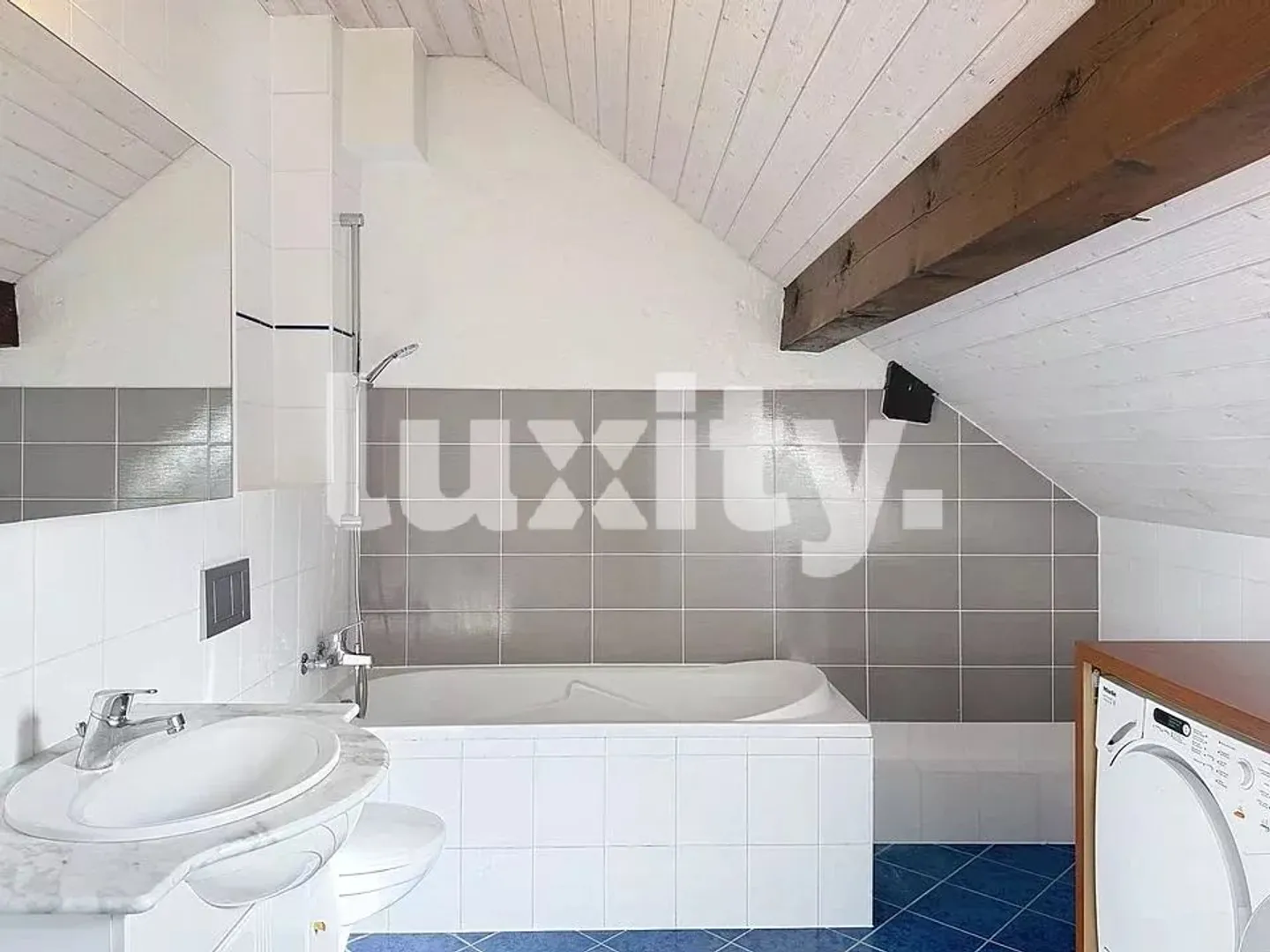 Stunning Duplex with Lake View - Photo 6 of 7