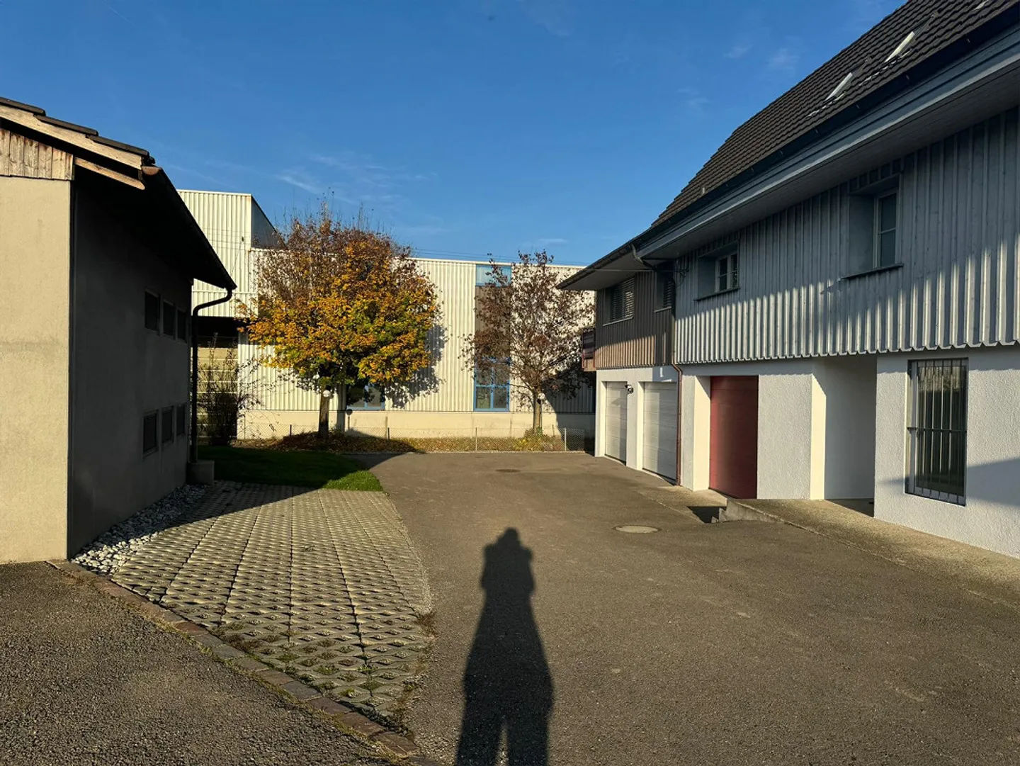 Ampio appartamento di 4 1/2 stanze con patio e balcone - Foto 2 di 22