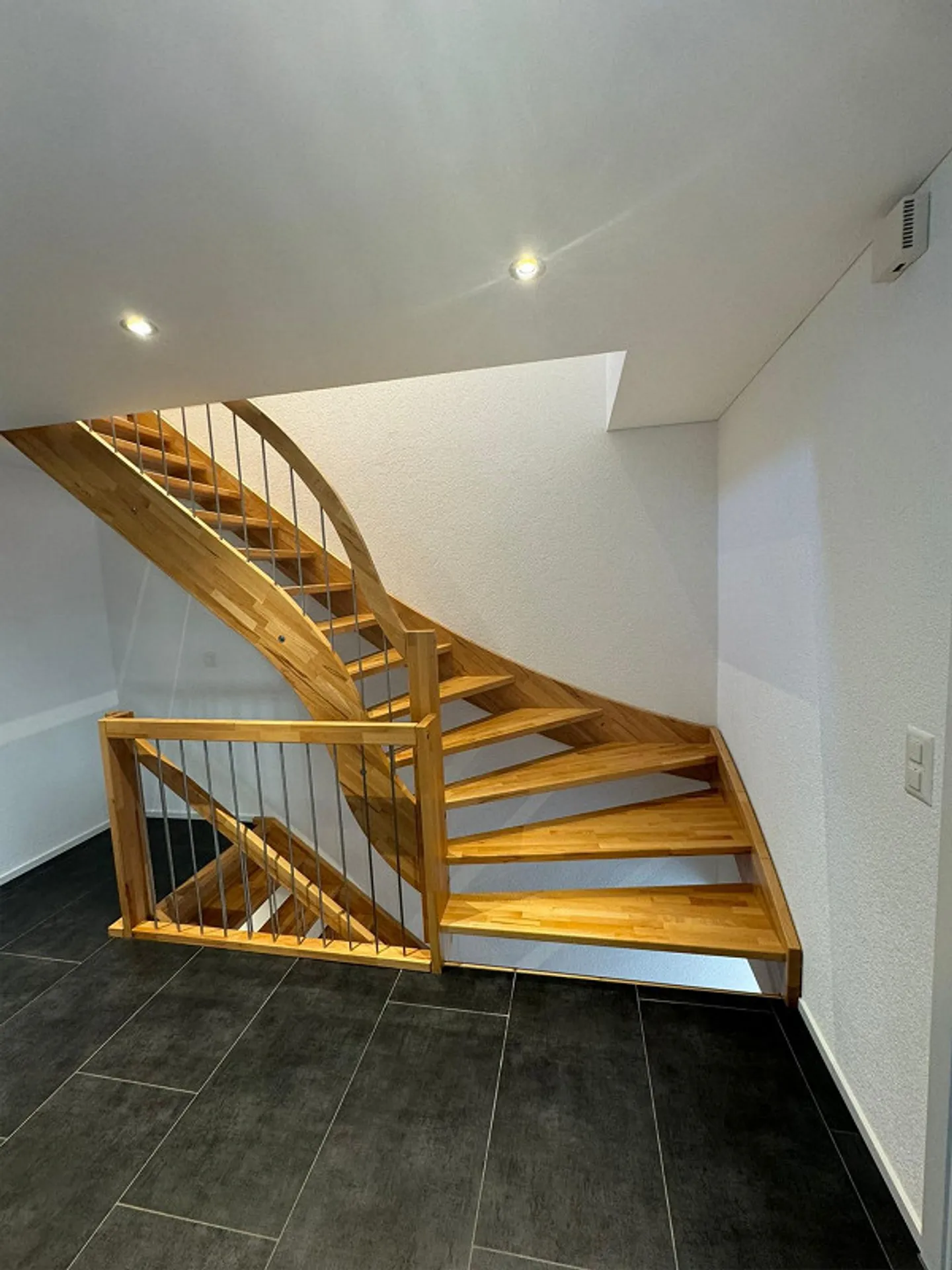 Ampio appartamento di 4 1/2 stanze con patio e balcone - Foto 13 di 22