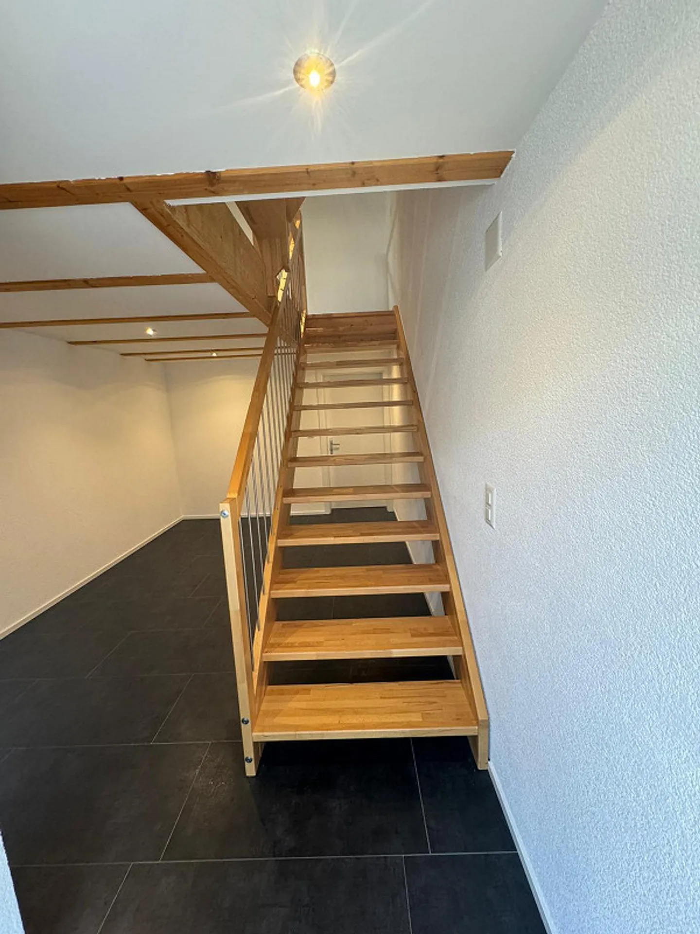 Ampio appartamento di 4 1/2 stanze con patio e balcone - Foto 15 di 22