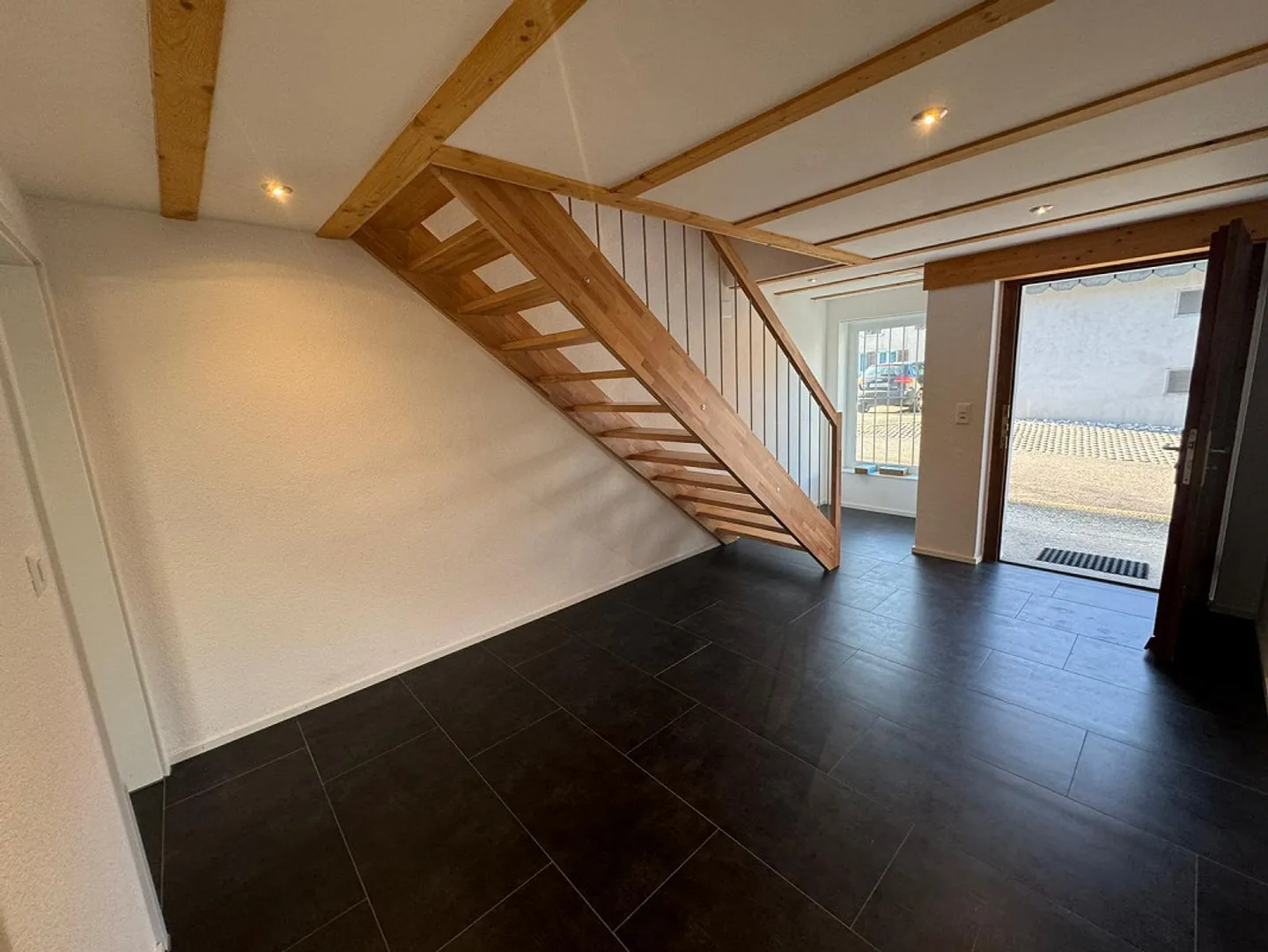 Ampio appartamento di 4 1/2 stanze con patio e balcone - Foto 17 di 22