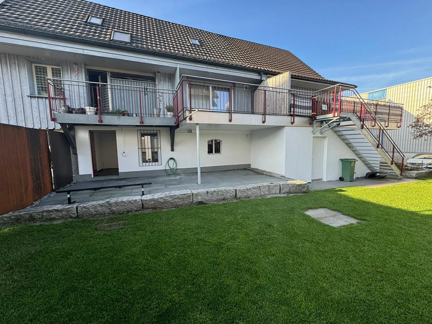 Ampio appartamento di 4 1/2 stanze con patio e balcone - Foto 20 di 22