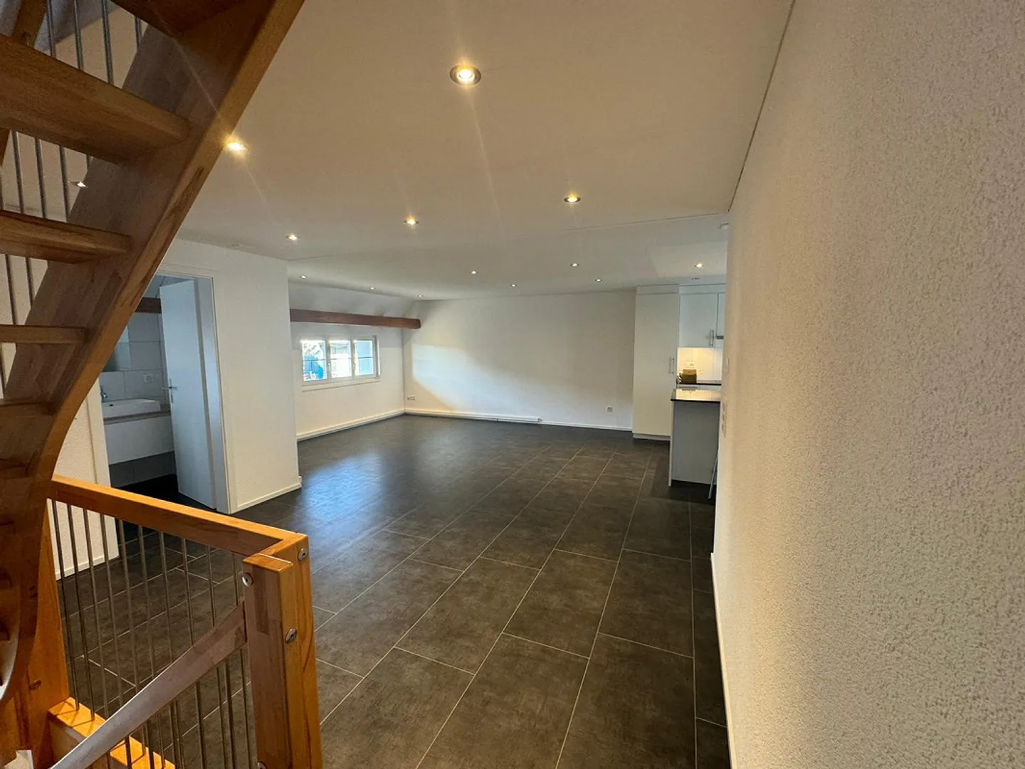 Ampio appartamento di 4 1/2 stanze con patio e balcone - Foto 21 di 22