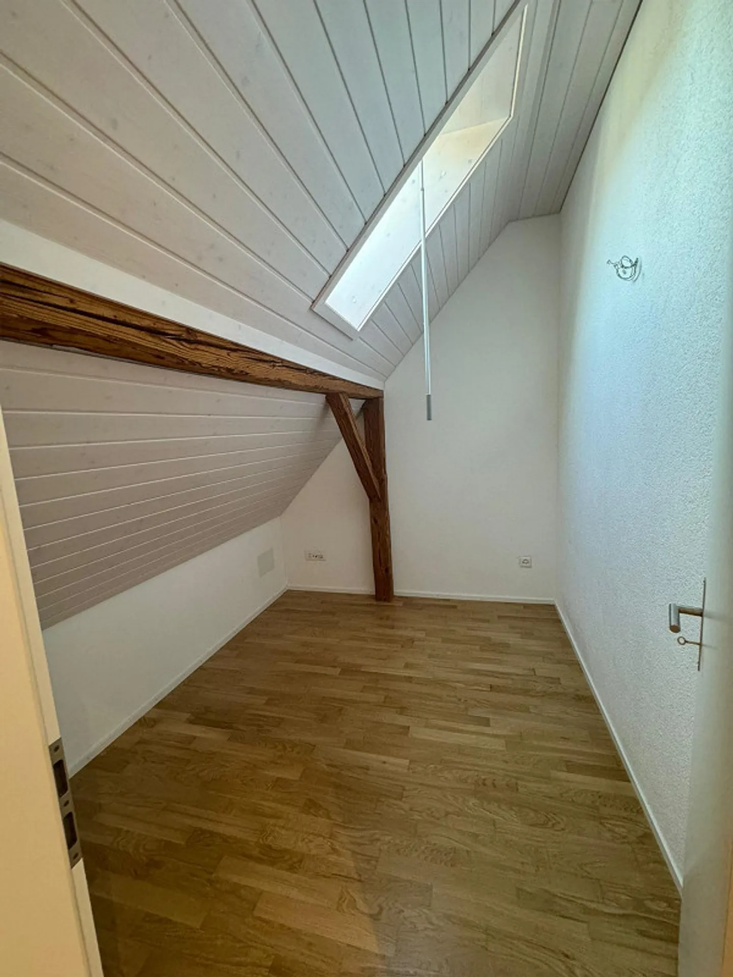 Ampio appartamento di 4 1/2 stanze con patio e balcone - Foto 5 di 22