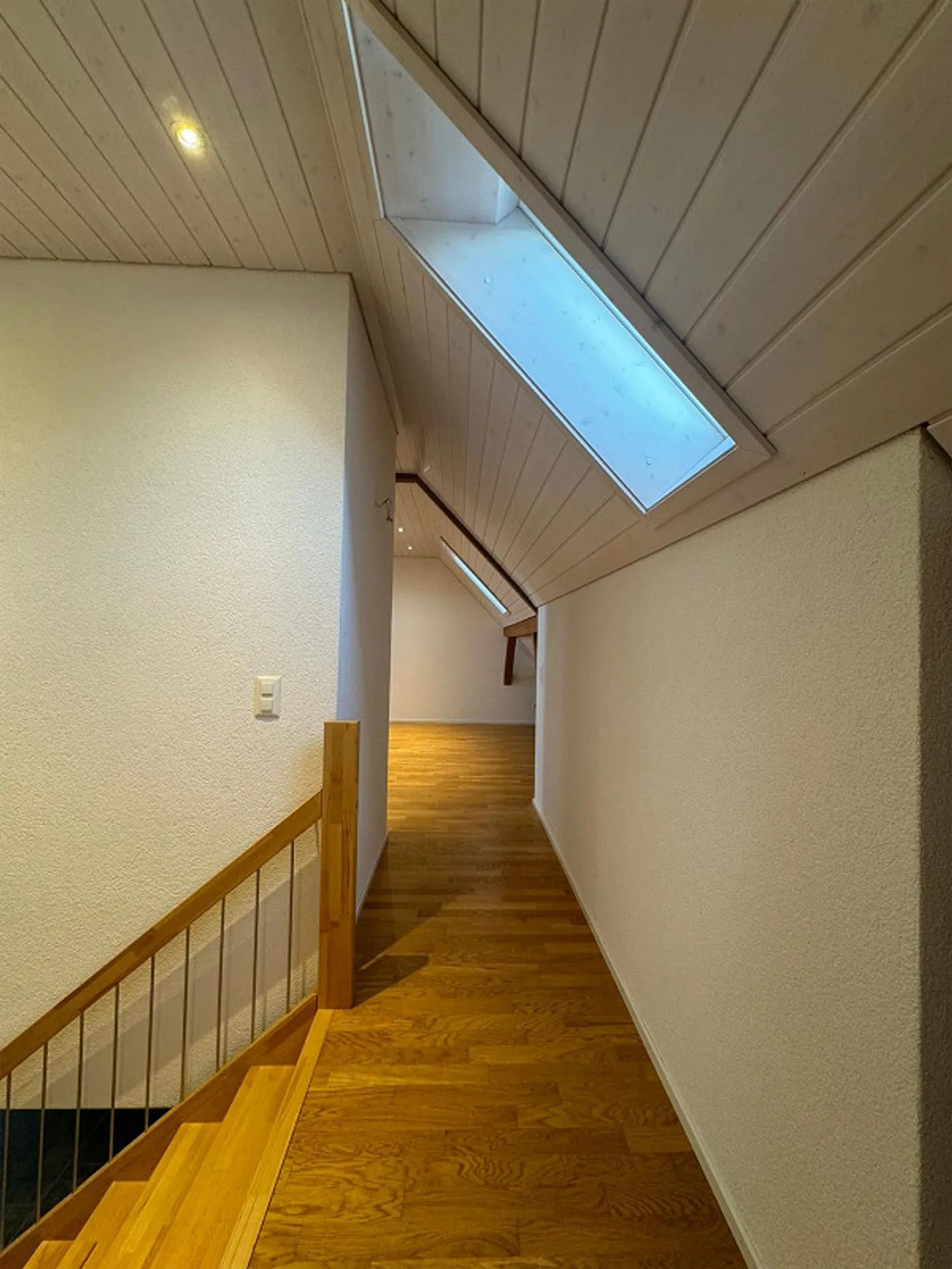 Ampio appartamento di 4 1/2 stanze con patio e balcone - Foto 7 di 22