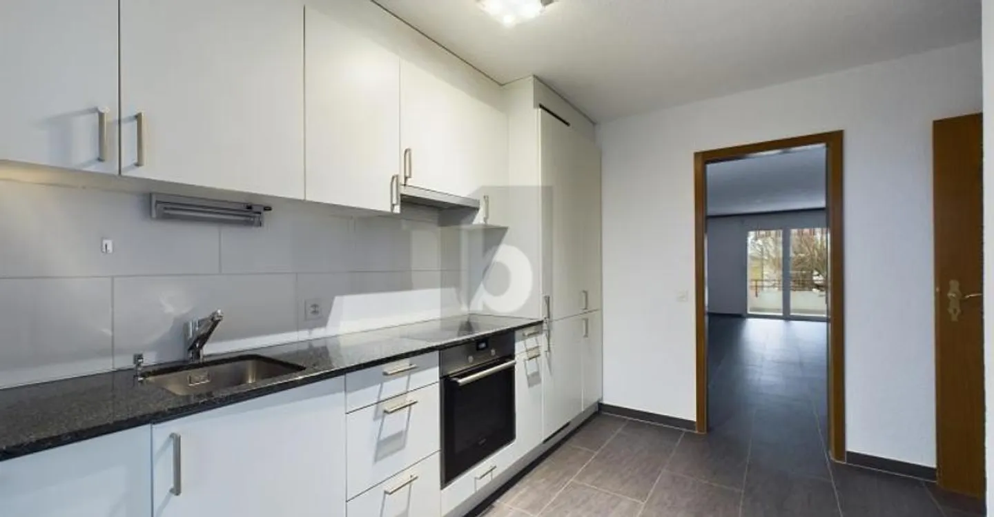 MODERN, KOMFORTABEL UND MIT GEMÜTLICHEM BALKON - Foto 2 von 5