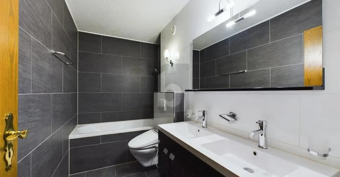 MODERN, KOMFORTABEL UND MIT GEMÜTLICHEM BALKON - Foto 4 von 5