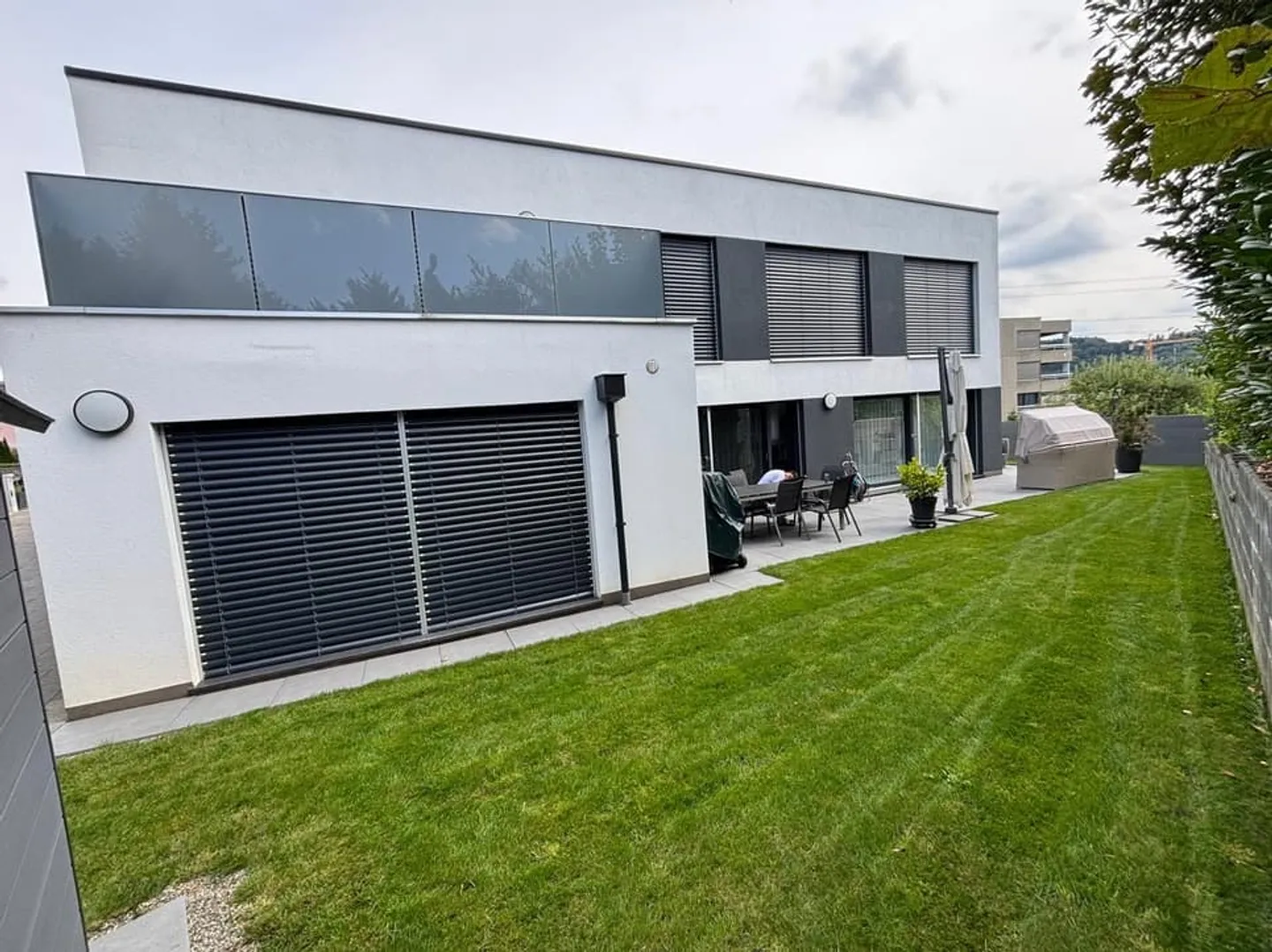 Magnificent contemporary villa with 6.5 rooms and independent studio - Marly (FR) - Photo 2 of 10