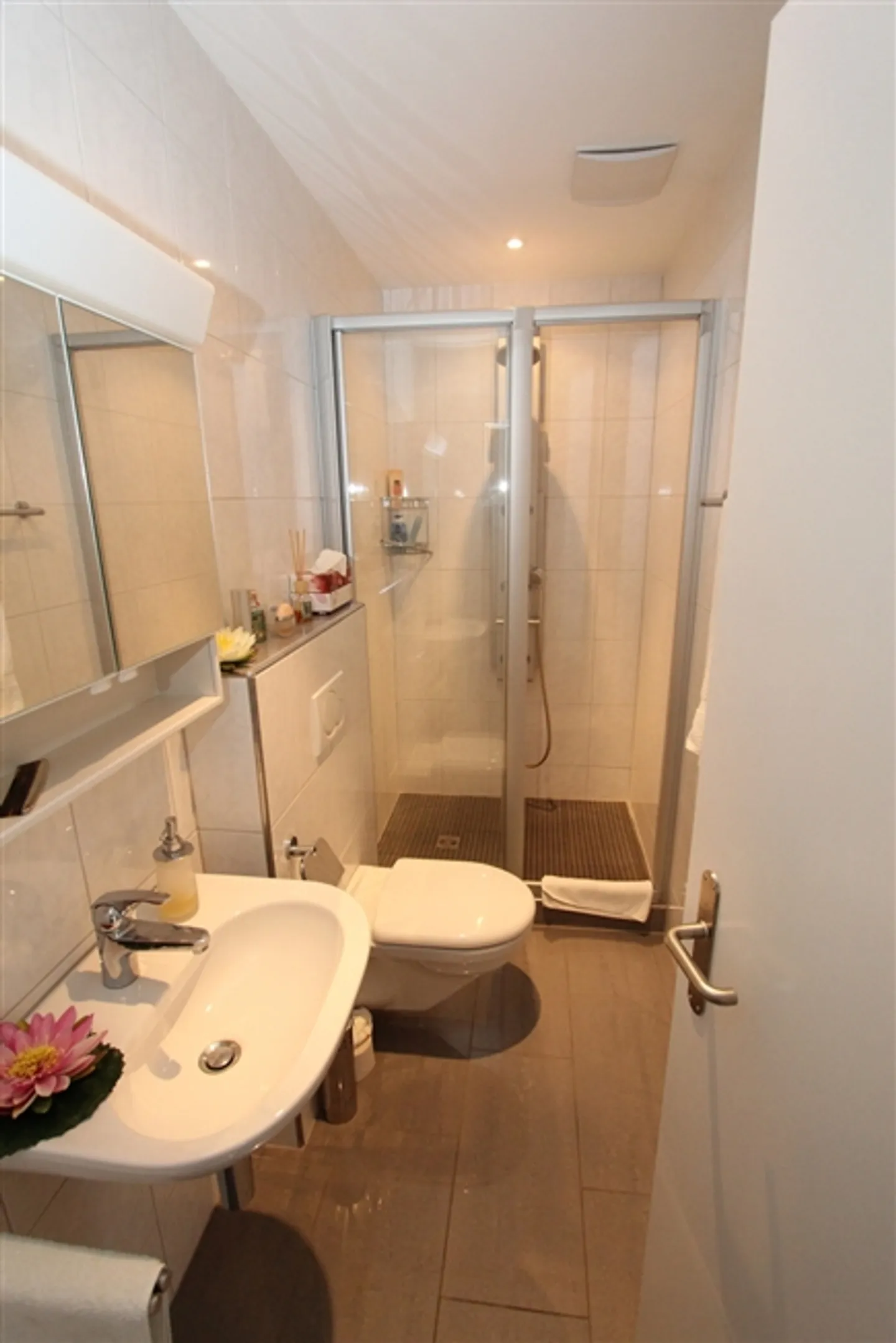 spacious - bright - practical - Photo 4 of 13