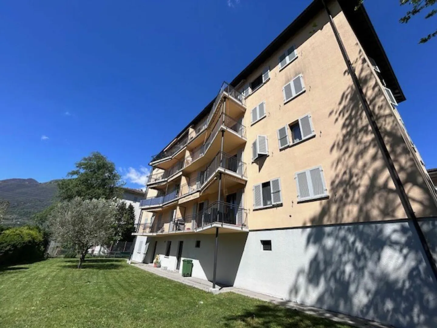 Large 4 ½ room apartment in Giubiasco in residential area - Photo 1 of 30