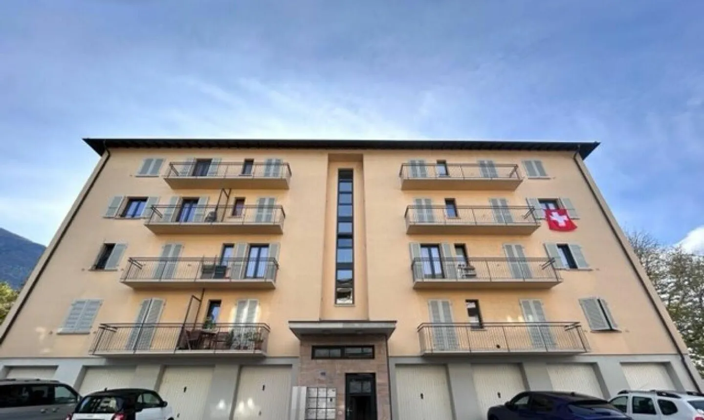 Large 4 ½ room apartment in Giubiasco in residential area - Photo 2 of 30