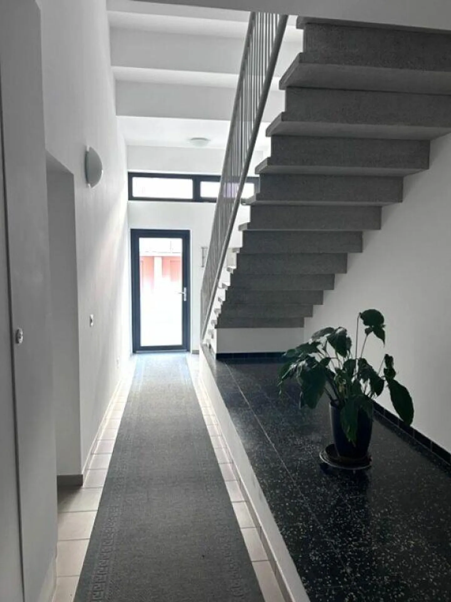 Large 4 ½ room apartment in Giubiasco in residential area - Photo 3 of 30