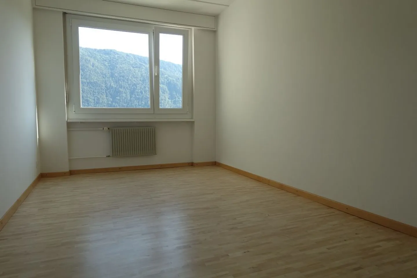 Ampio e luminoso appartamento di 4,5 stanze con balcone - Foto 4 di 9