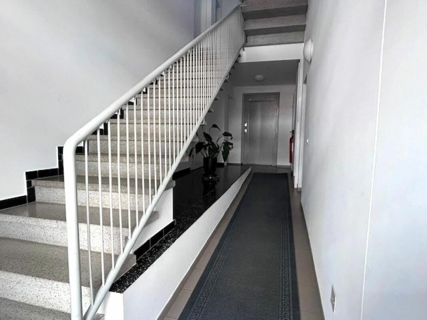 Large 4 ½ room apartment in Giubiasco in residential area - Photo 4 of 30