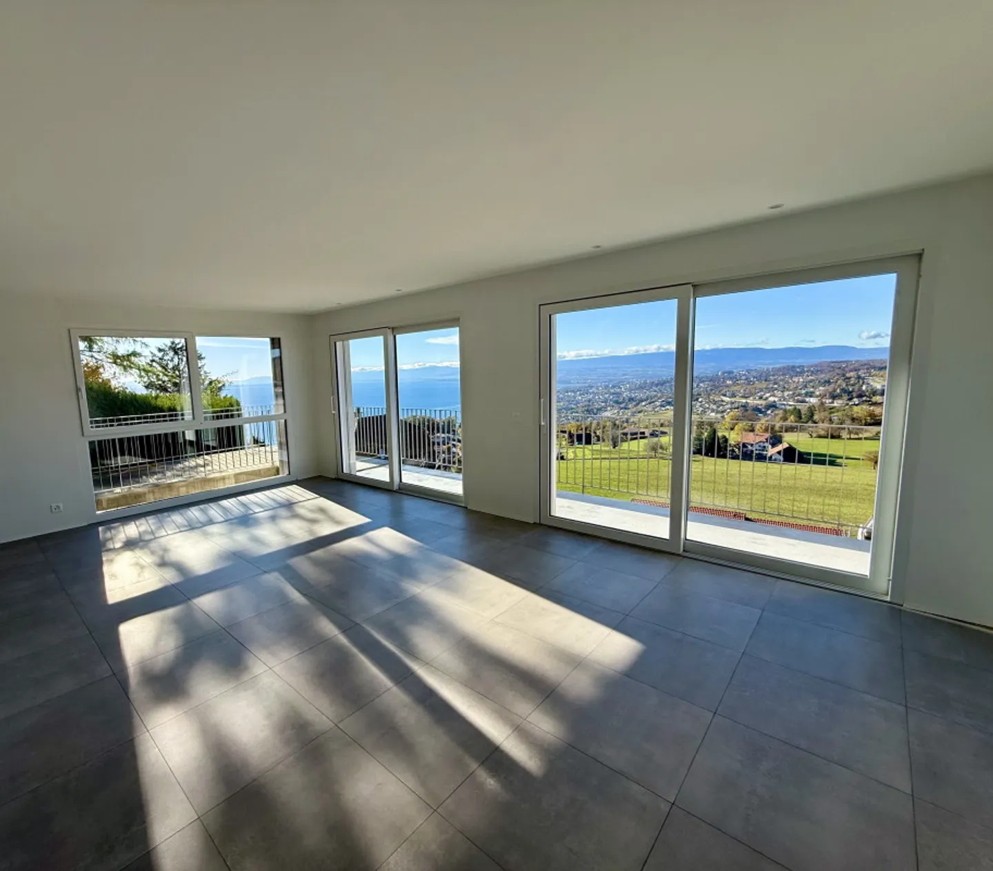 Haus mit spektakulärem Blick auf den Genfersee - Foto 1 von 13