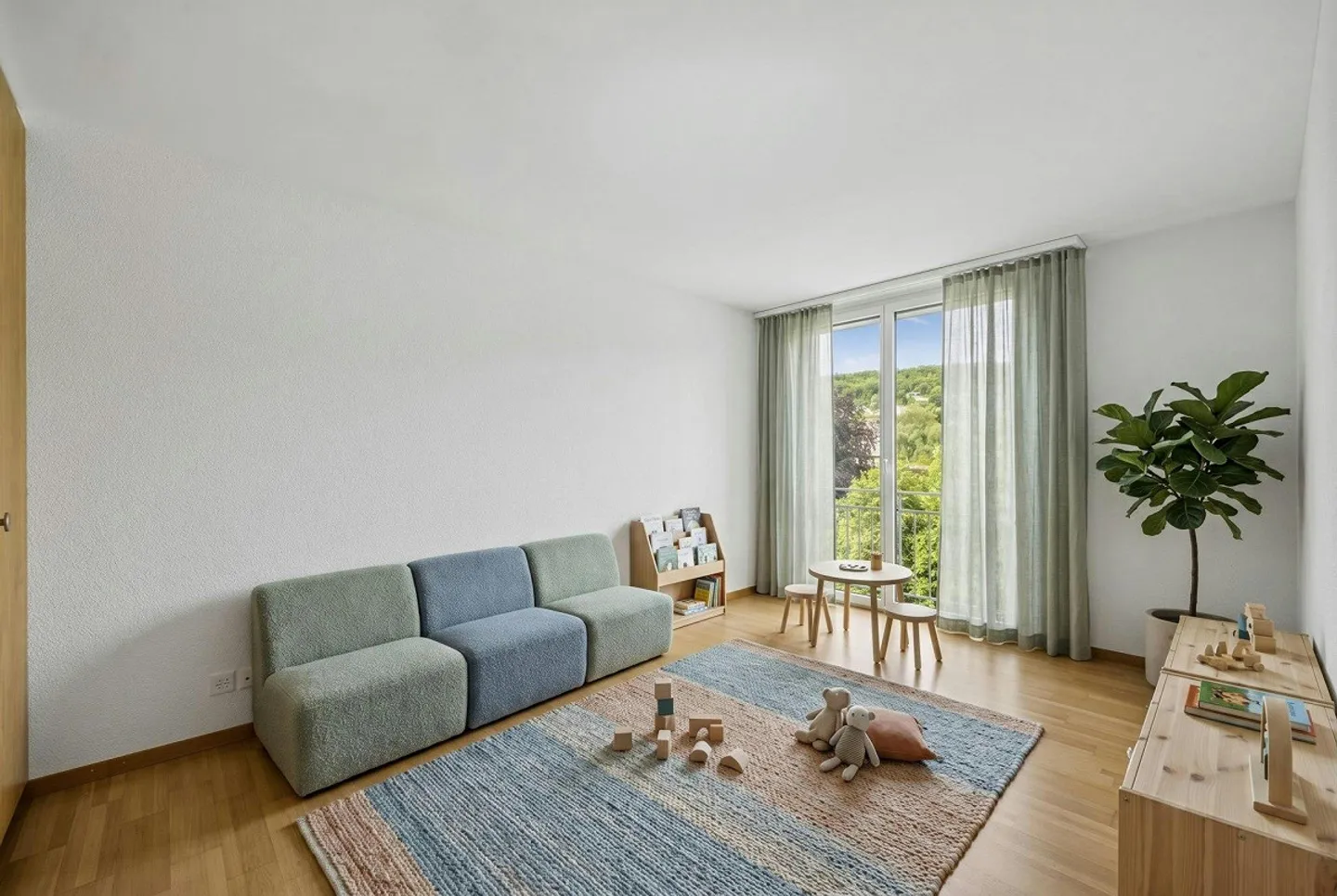 Ampio appartamento di 3½ locali con balcone vetrato e bella vista - Foto 3 di 13